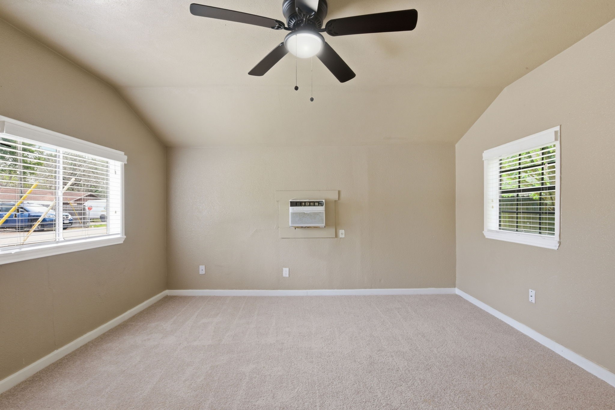 1109 E Walker Street Property Photo 26