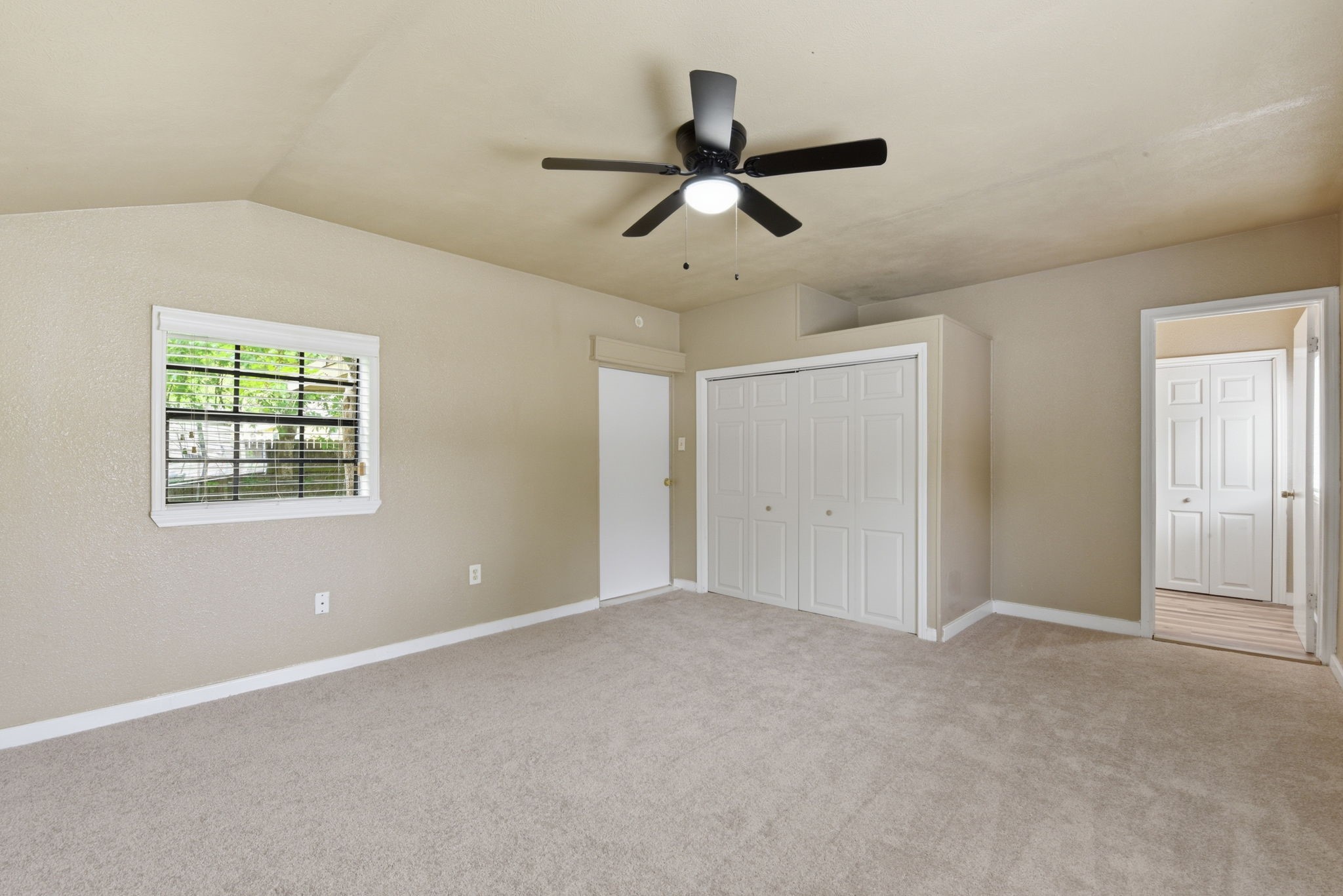 1109 E Walker Street Property Photo 27