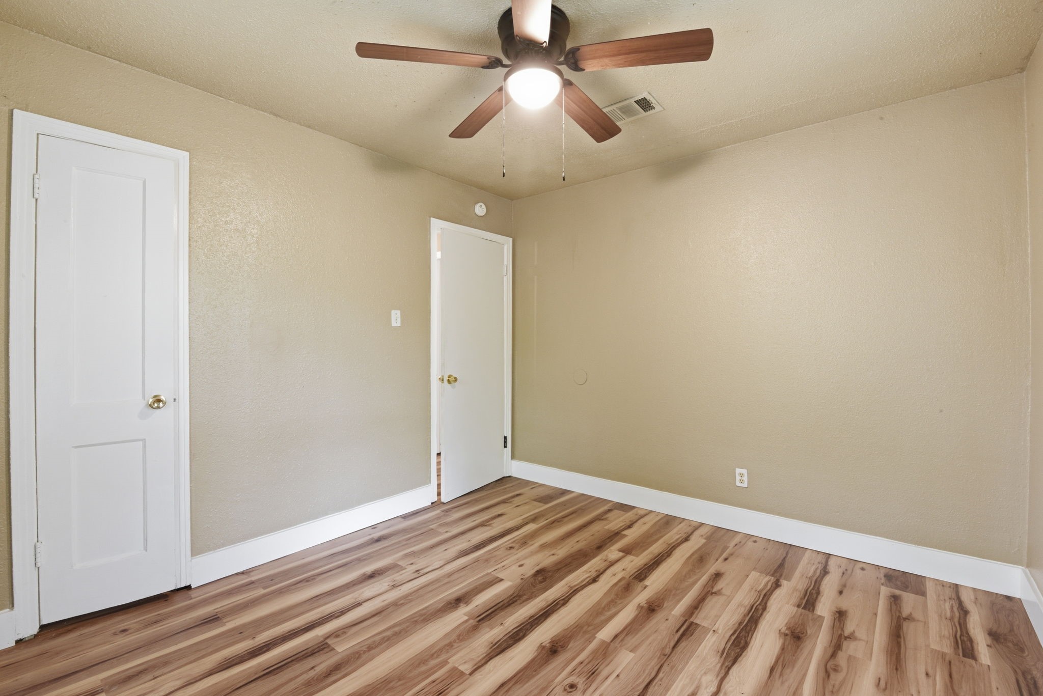 1109 E Walker Street Property Photo 33