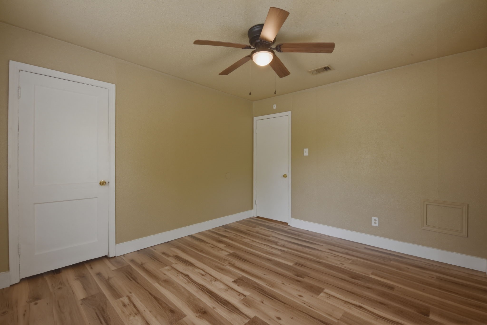 1109 E Walker Street Property Photo 37