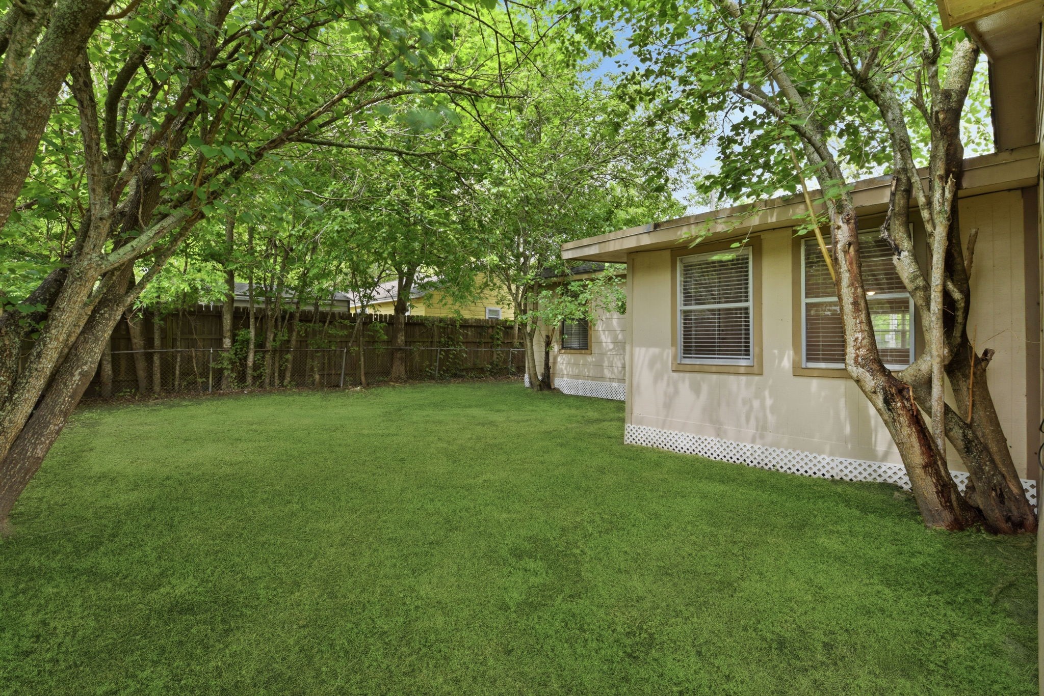 1109 E Walker Street Property Photo 39