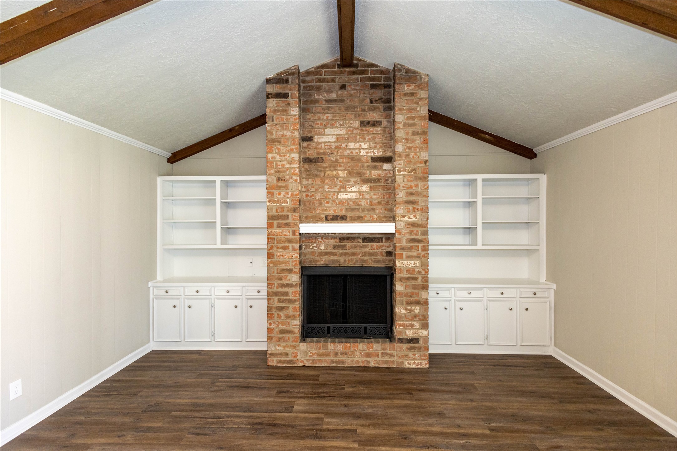 5810 Meadowview Road Property Photo 3
