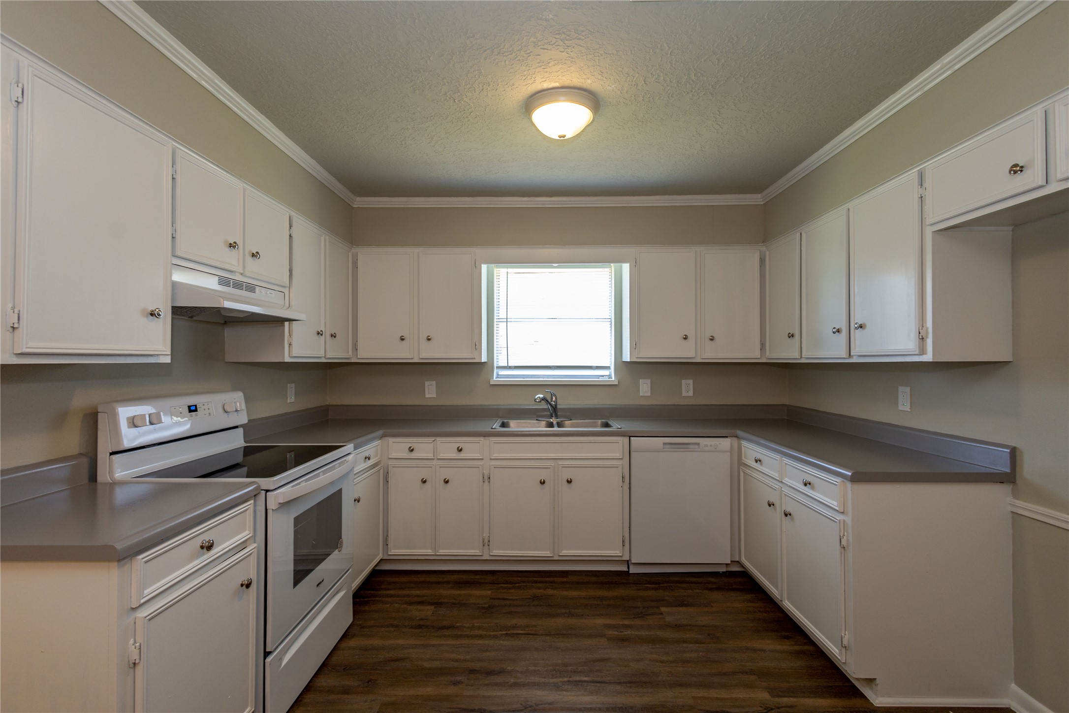 5810 Meadowview Road Property Photo 6