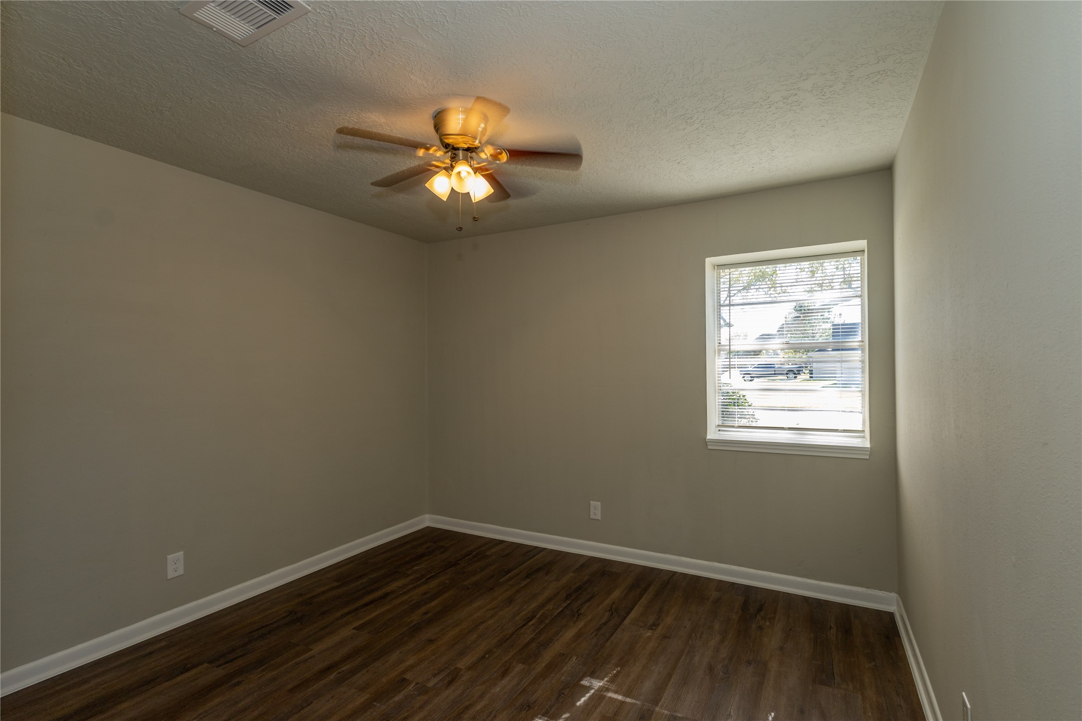 5810 Meadowview Road Property Photo 15
