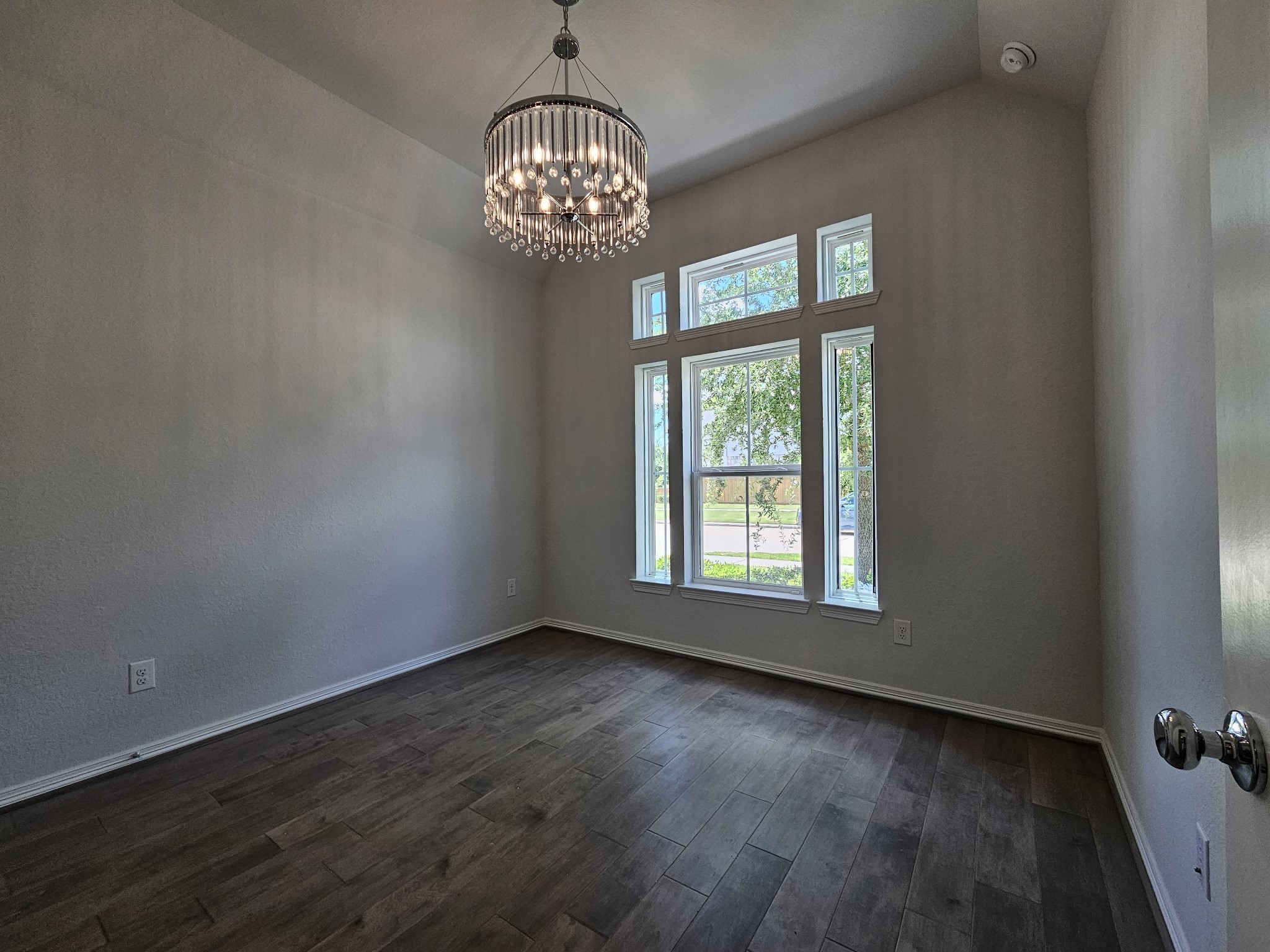 2414 Manor Valley Lane Property Photo 5