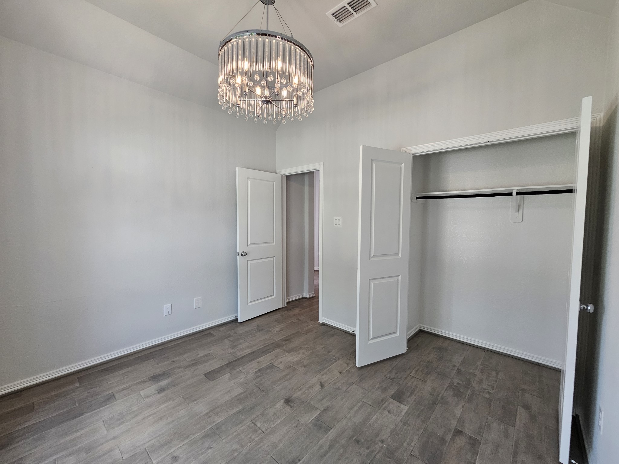 2414 Manor Valley Lane Property Photo 7