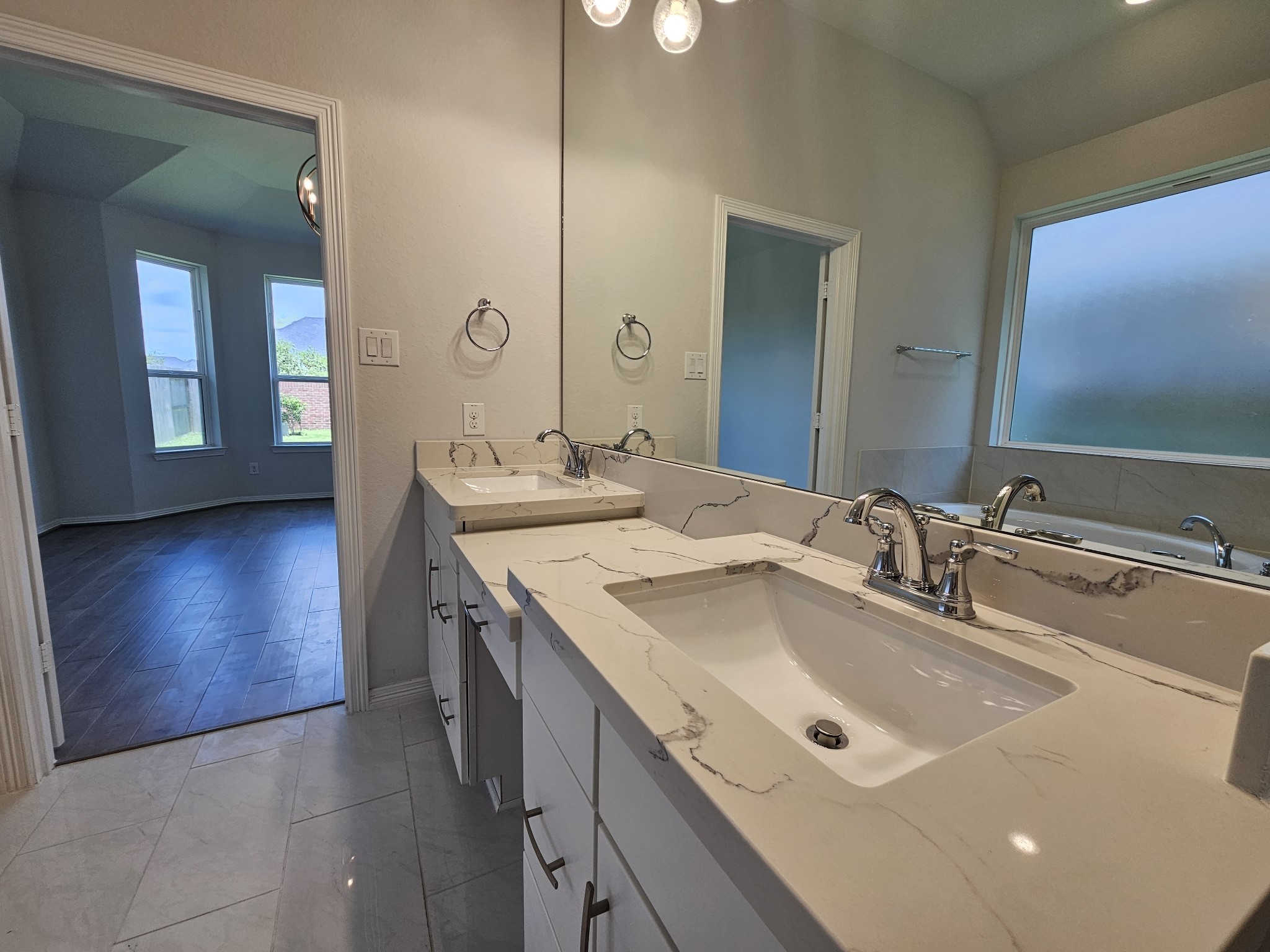 2414 Manor Valley Lane Property Photo 32