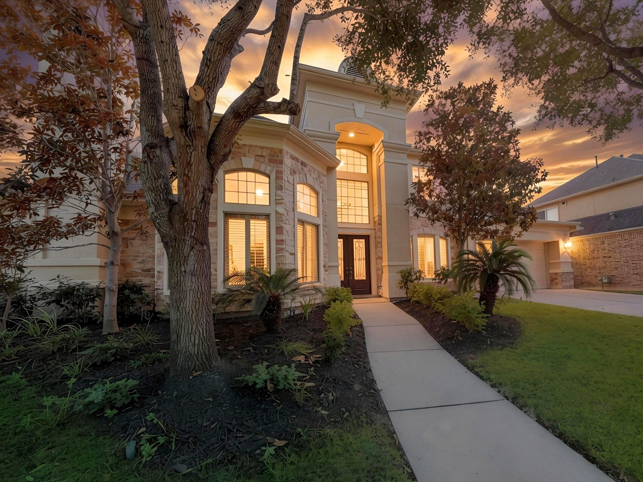 5907 Hawthorne Garden Way Property Photo 1