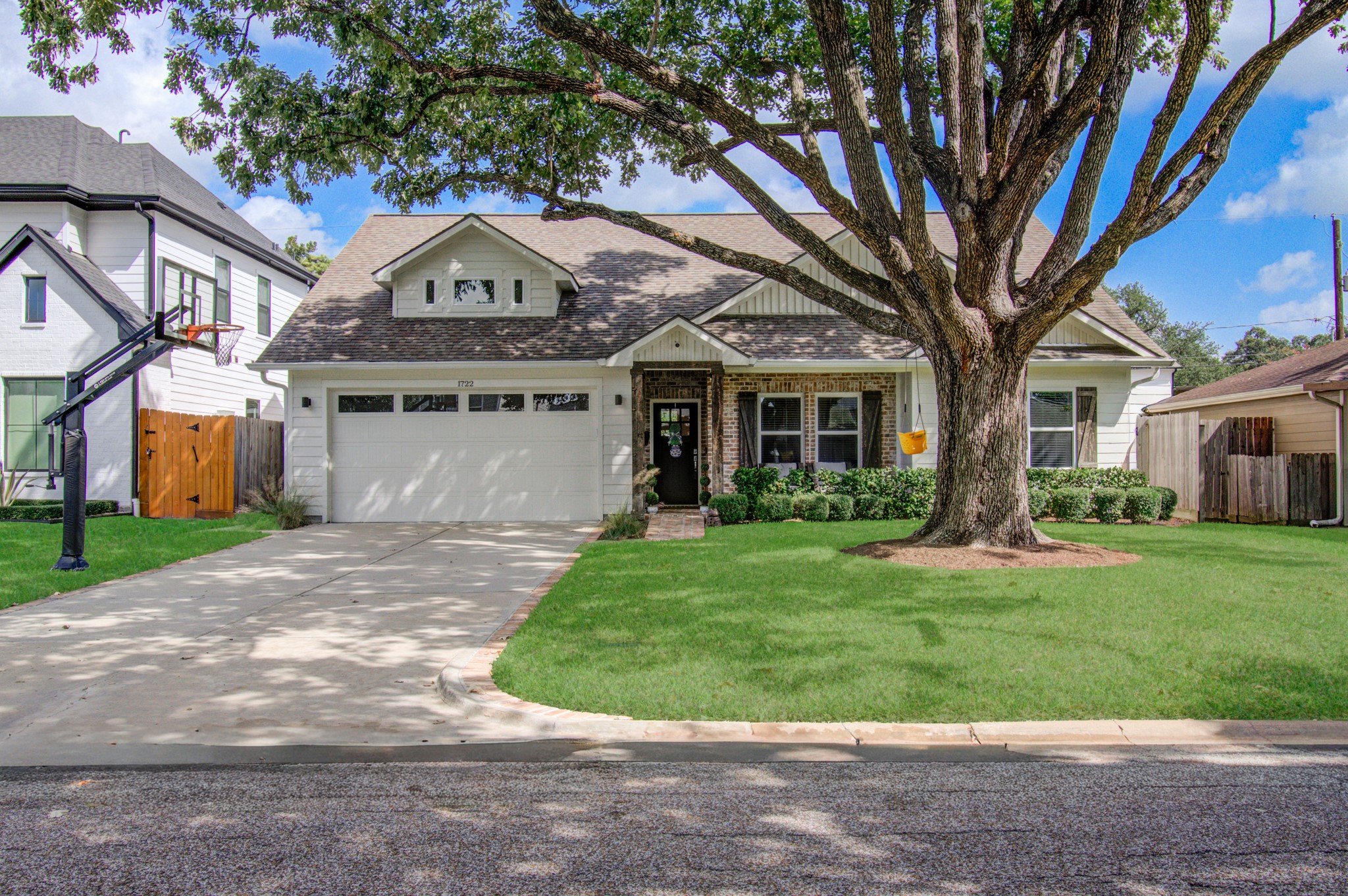 1722 Chippendale Road Property Photo 1