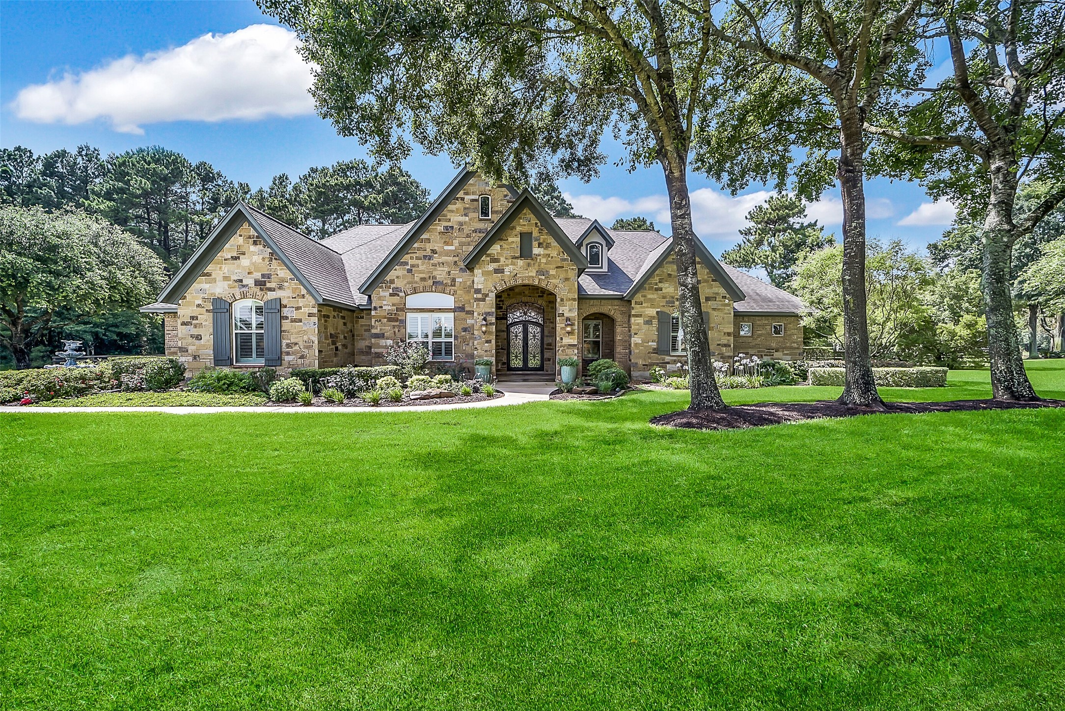 22414 Meadowhurst Circle W Property Photo