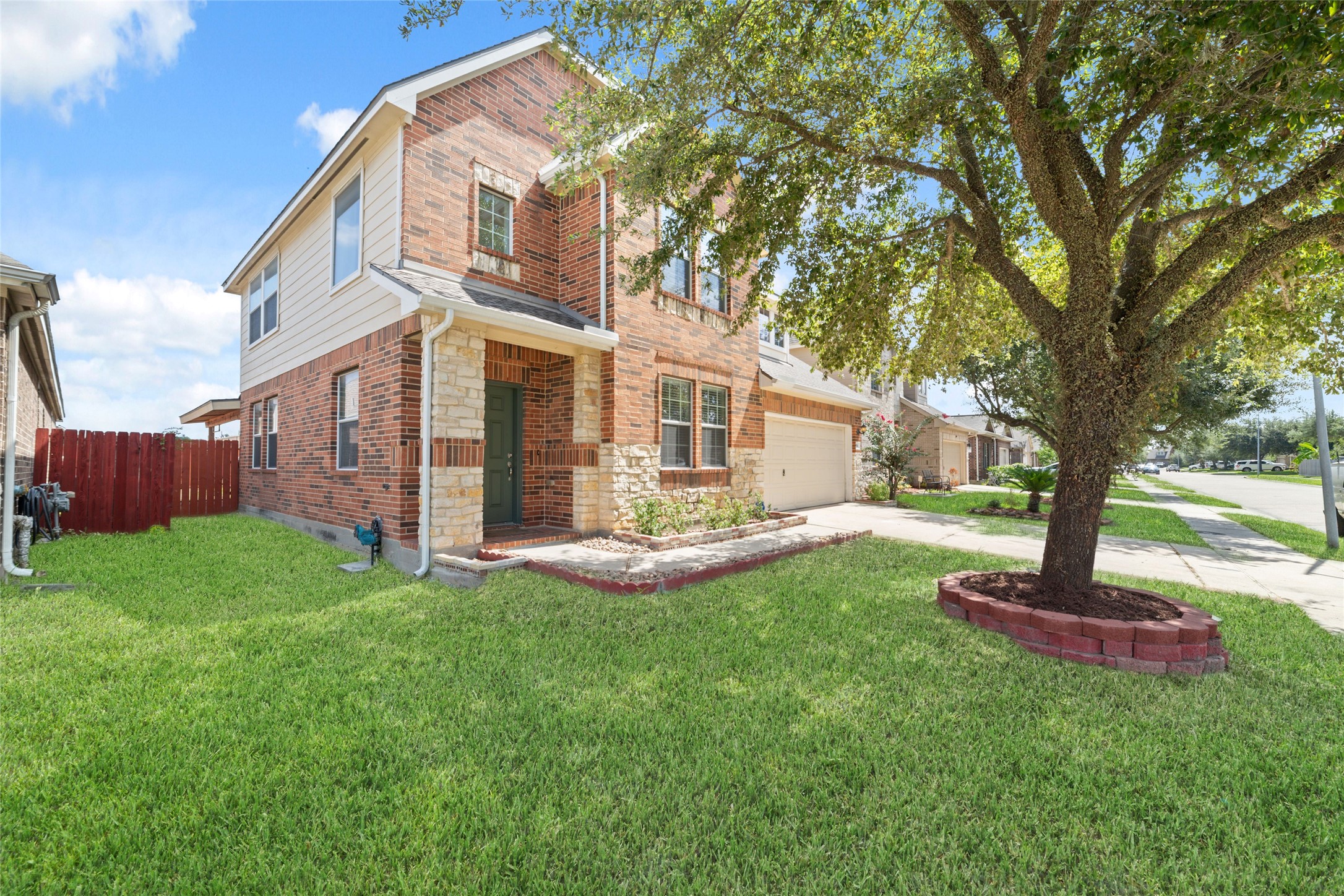 8914 Parlin Ridge Drive Property Photo 2