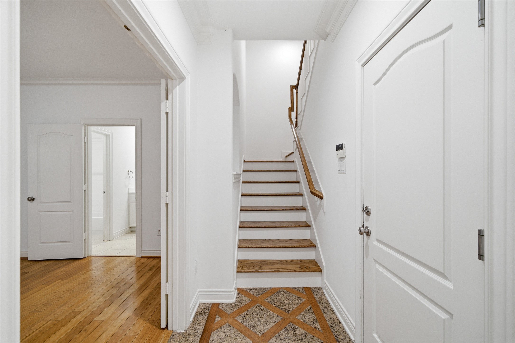 1329 Hyde Park Boulevard Property Photo 4