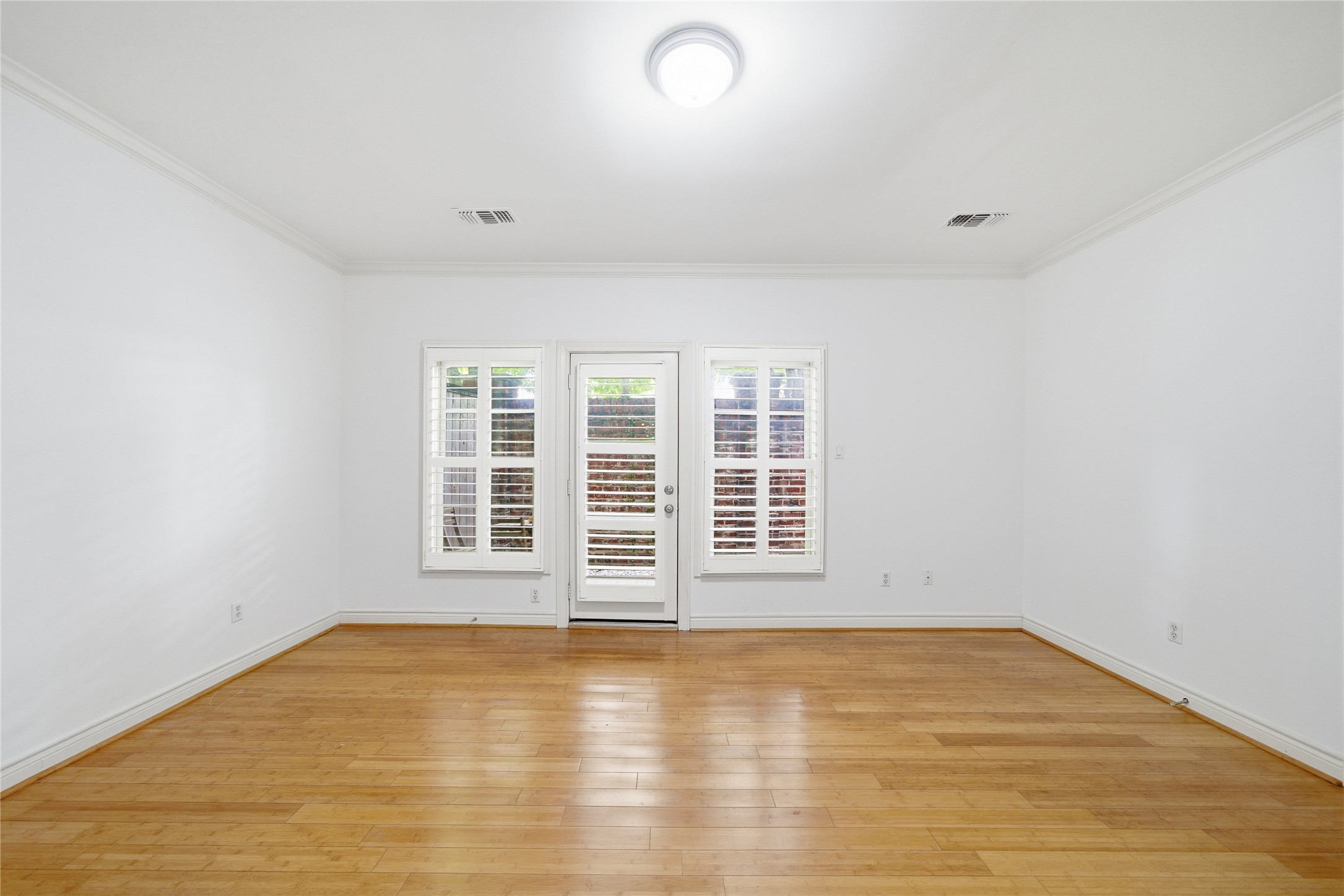 1329 Hyde Park Boulevard Property Photo 5