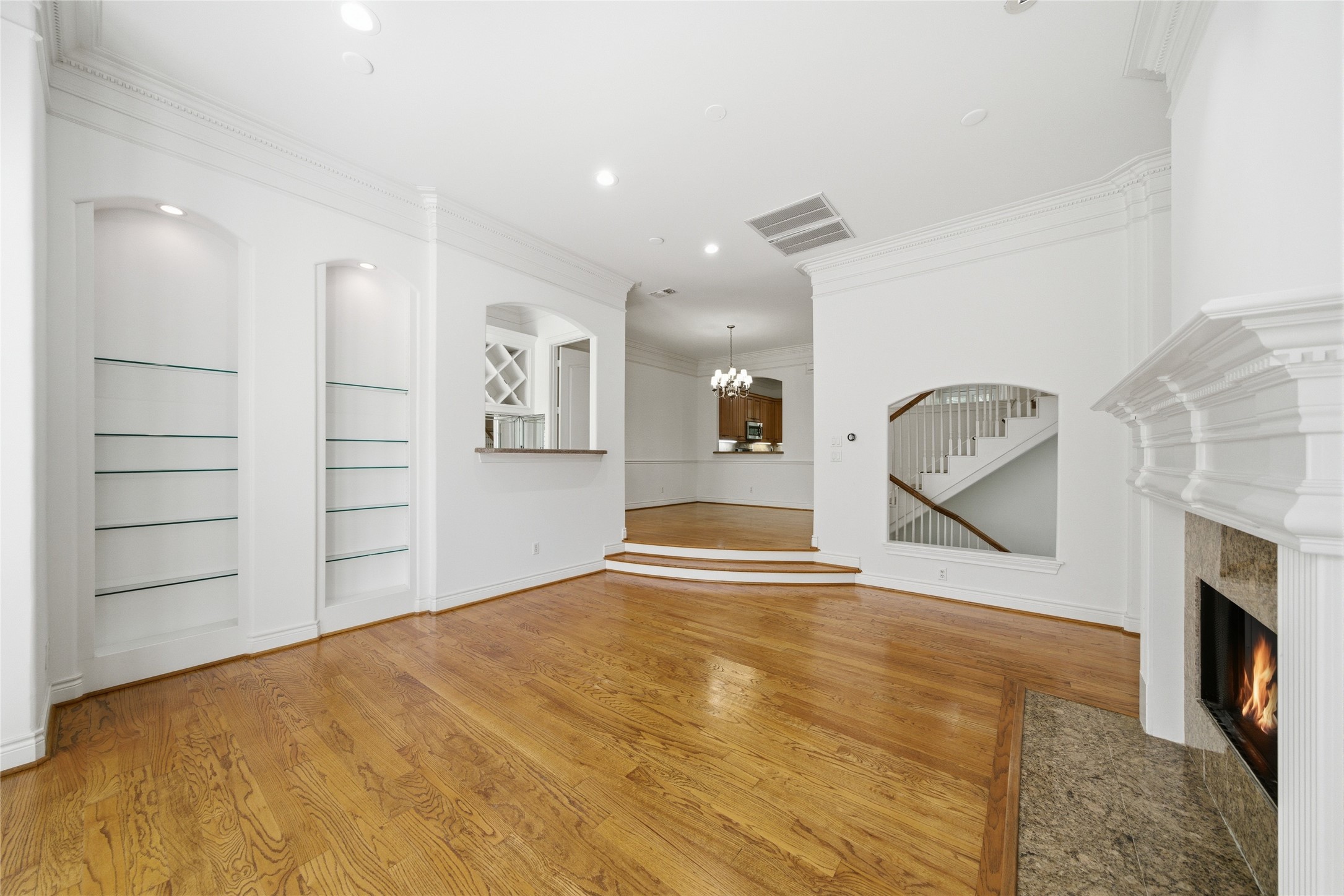 1329 Hyde Park Boulevard Property Photo 10