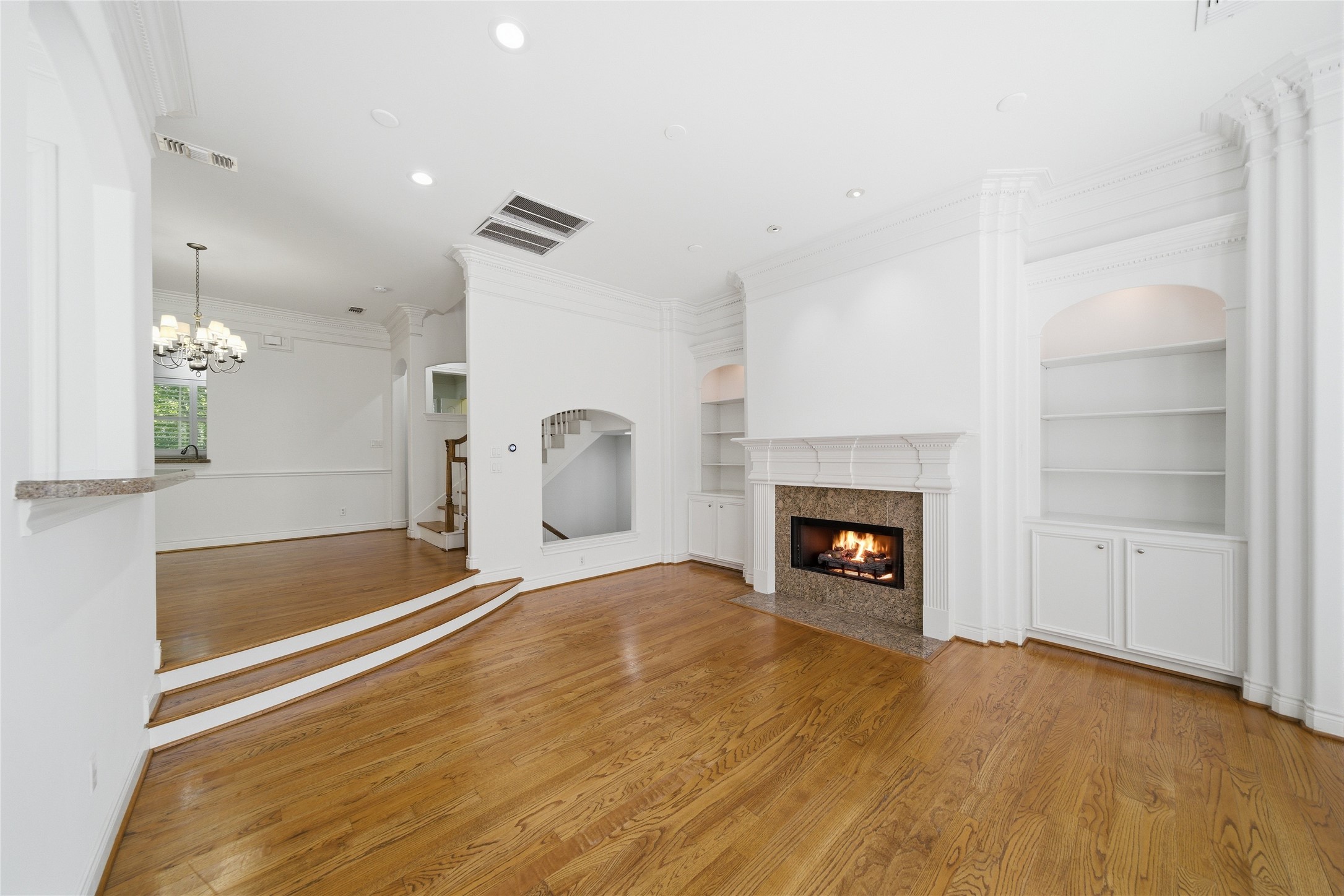 1329 Hyde Park Boulevard Property Photo 11