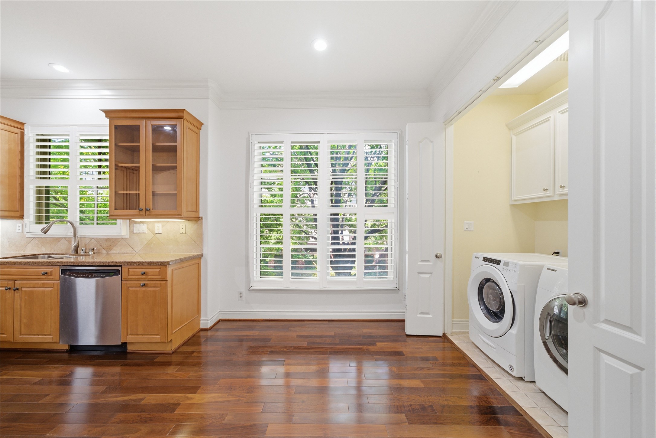 1329 Hyde Park Boulevard Property Photo 17
