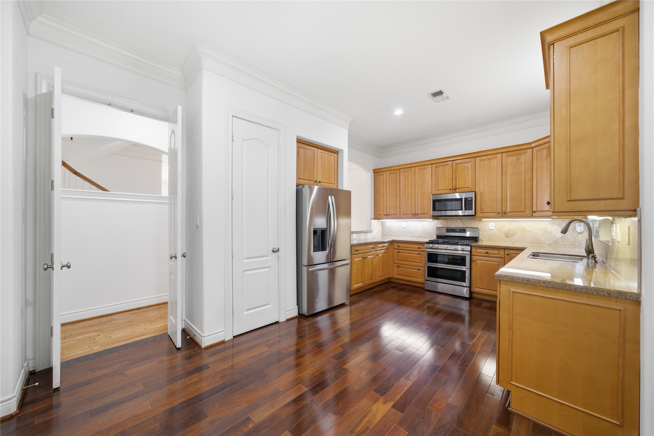1329 Hyde Park Boulevard Property Photo 18
