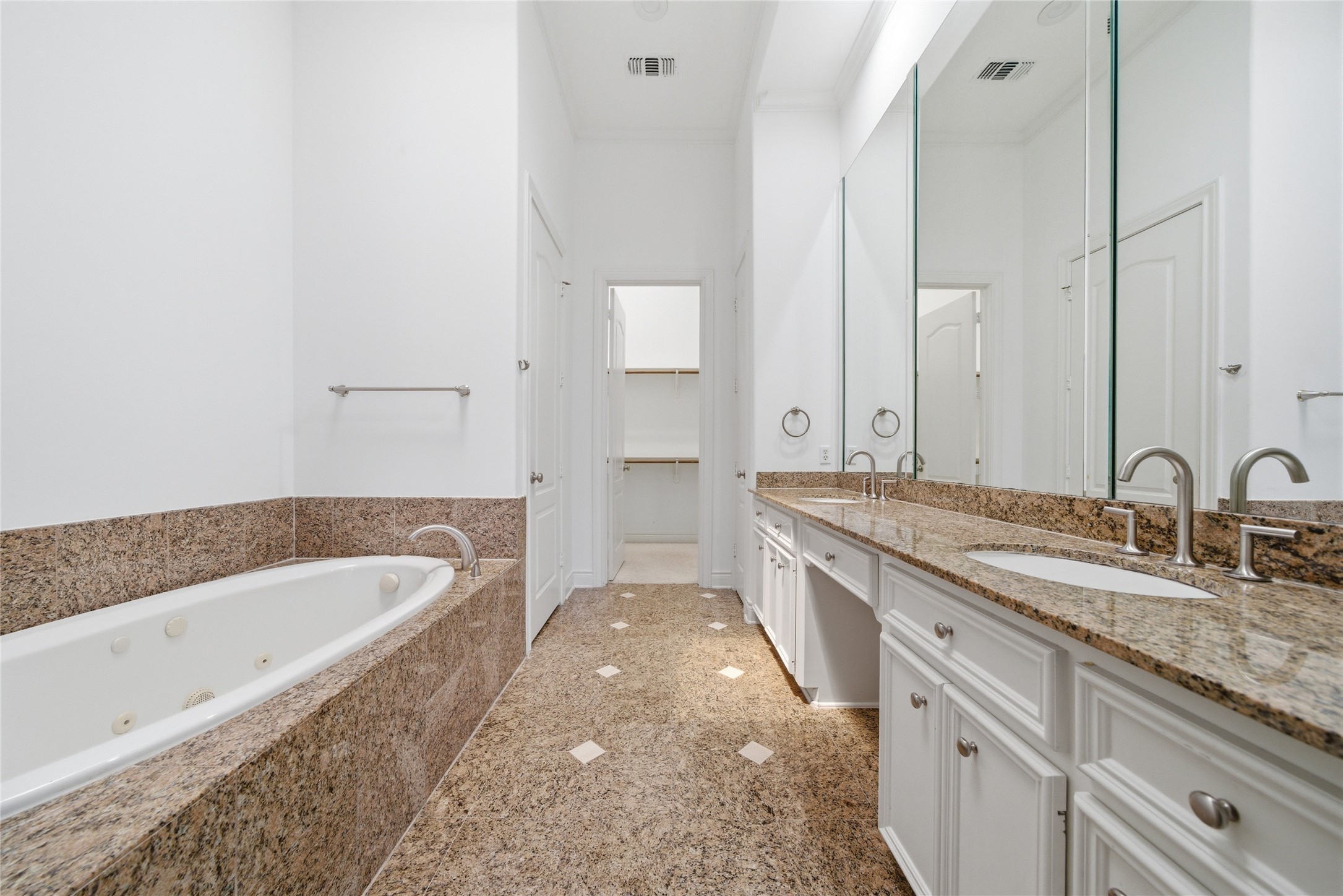 1329 Hyde Park Boulevard Property Photo 22