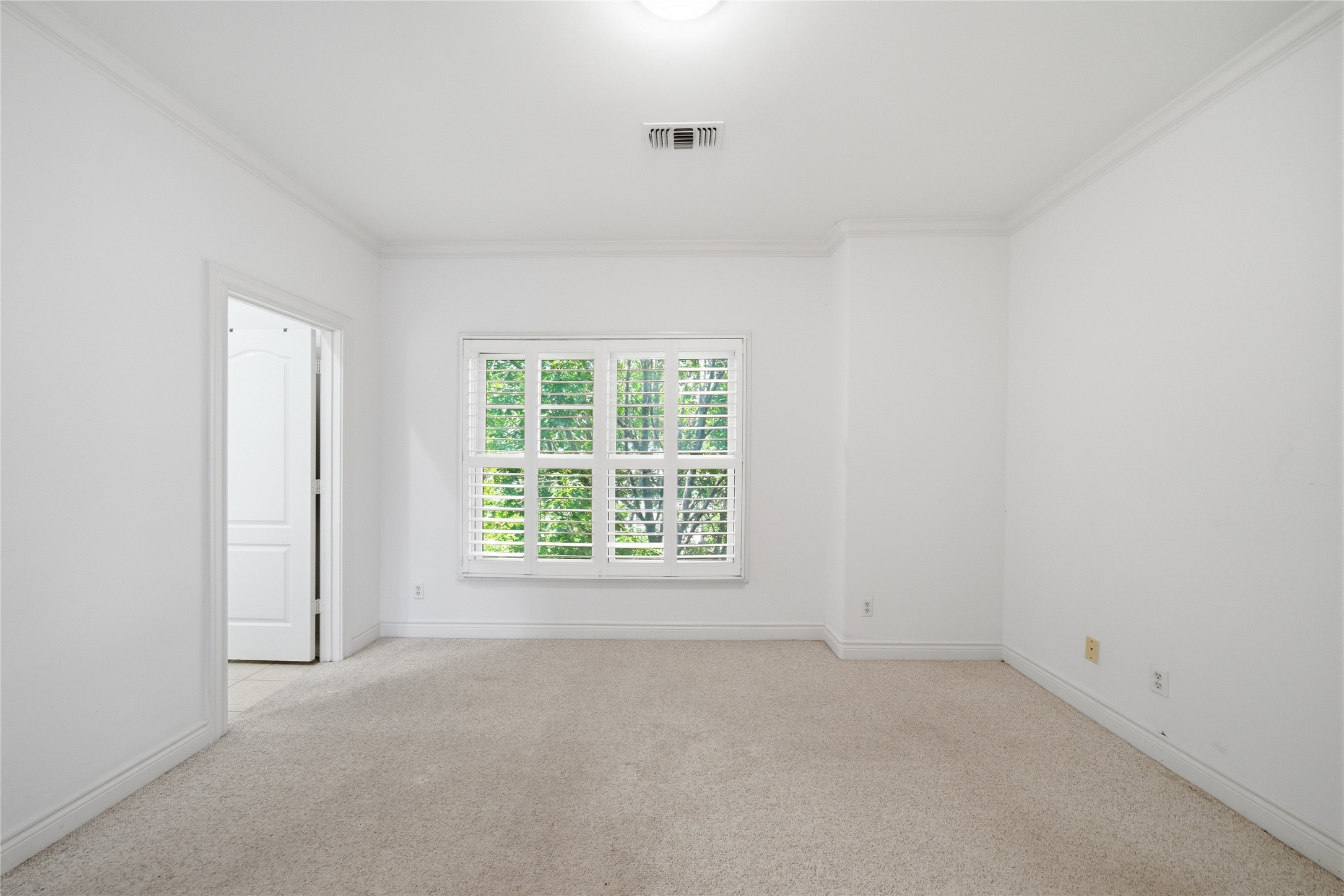 1329 Hyde Park Boulevard Property Photo 25