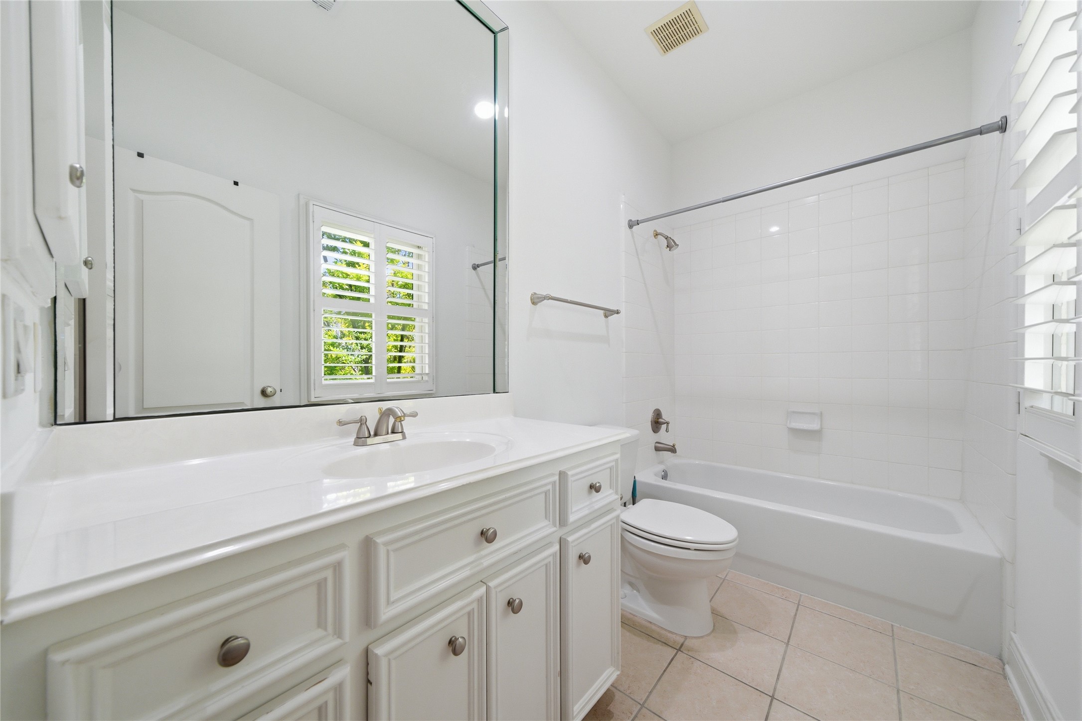1329 Hyde Park Boulevard Property Photo 26
