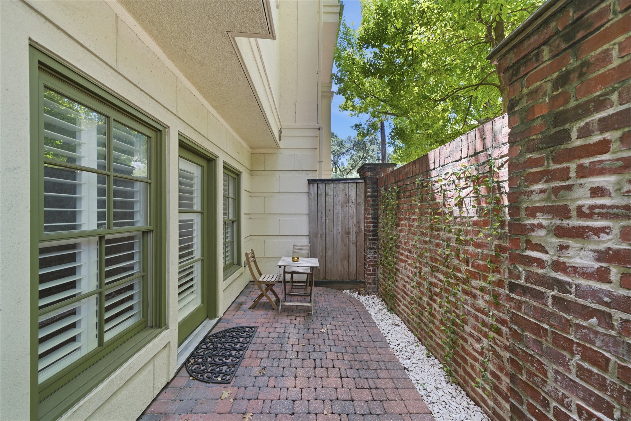 1329 Hyde Park Boulevard Property Photo 27
