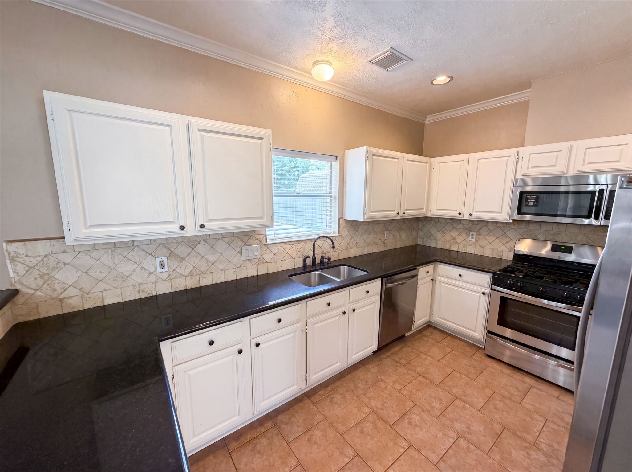 4215 River Ranch Drive Property Photo 2