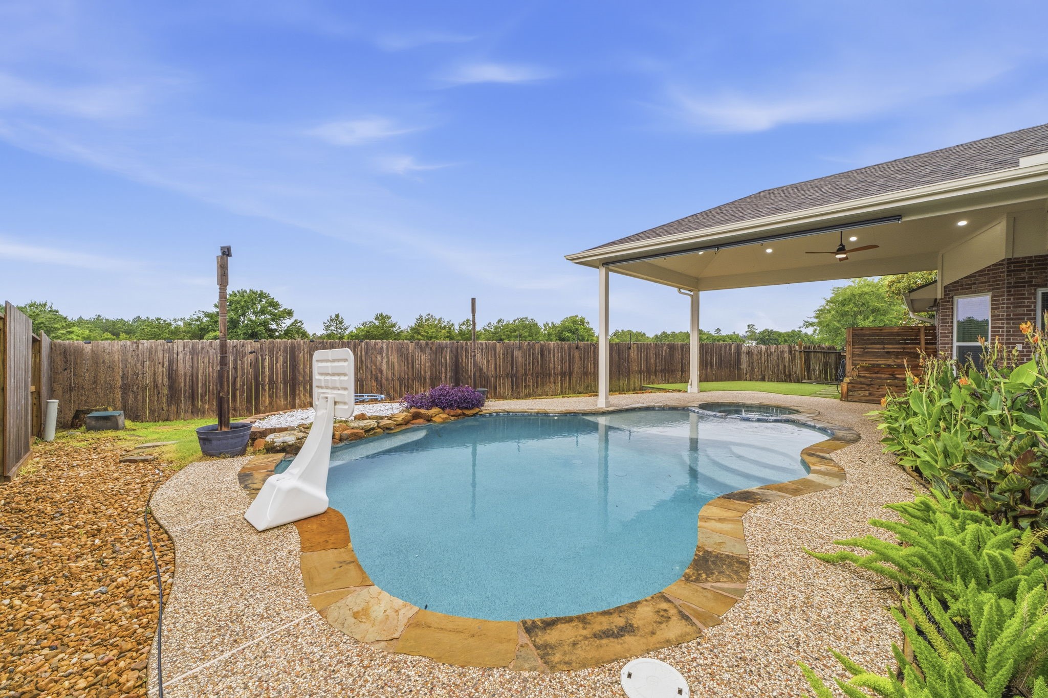 17207 Eagle Ledge Drive Property Photo 2