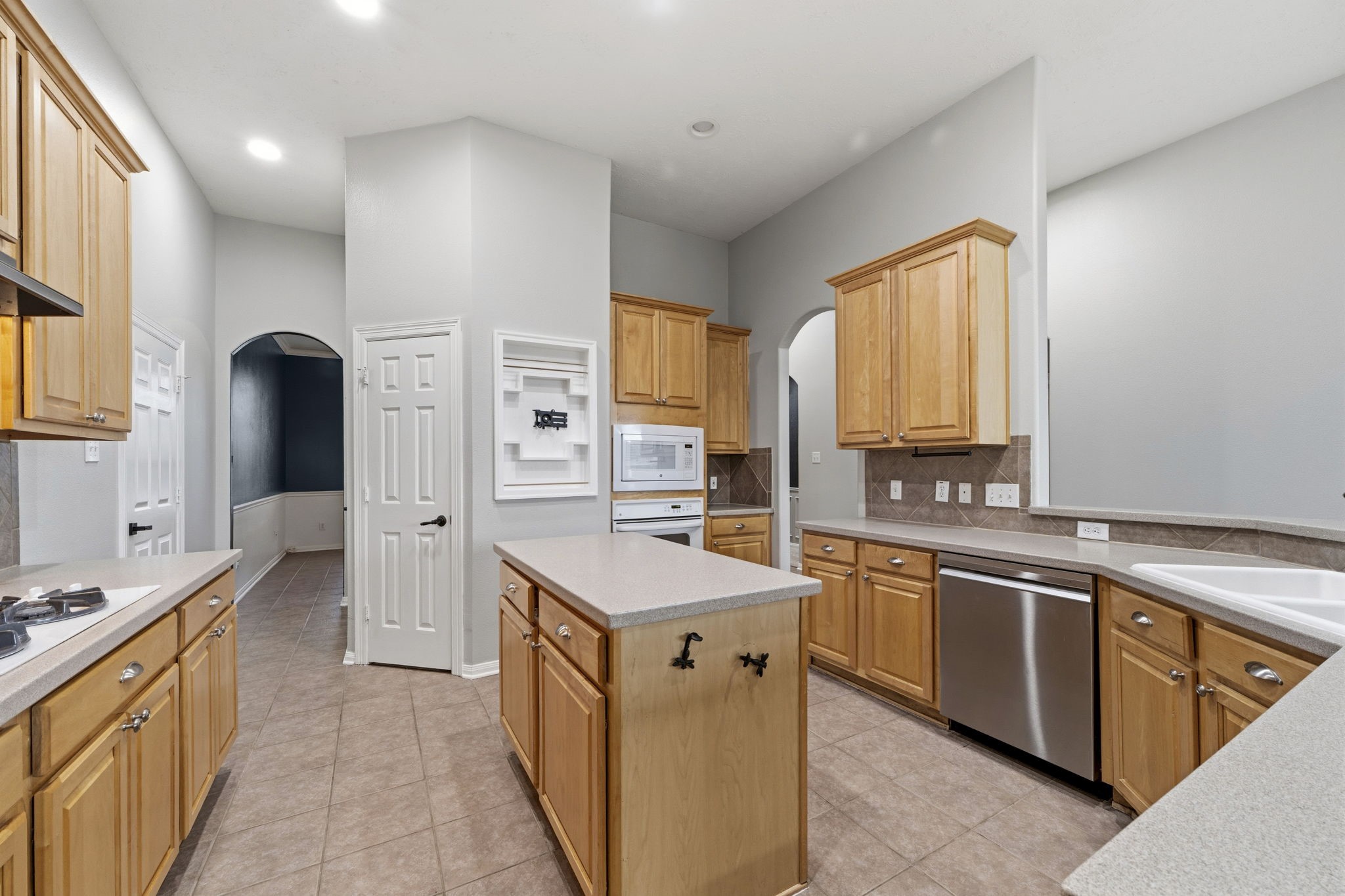 17207 Eagle Ledge Drive Property Photo 9
