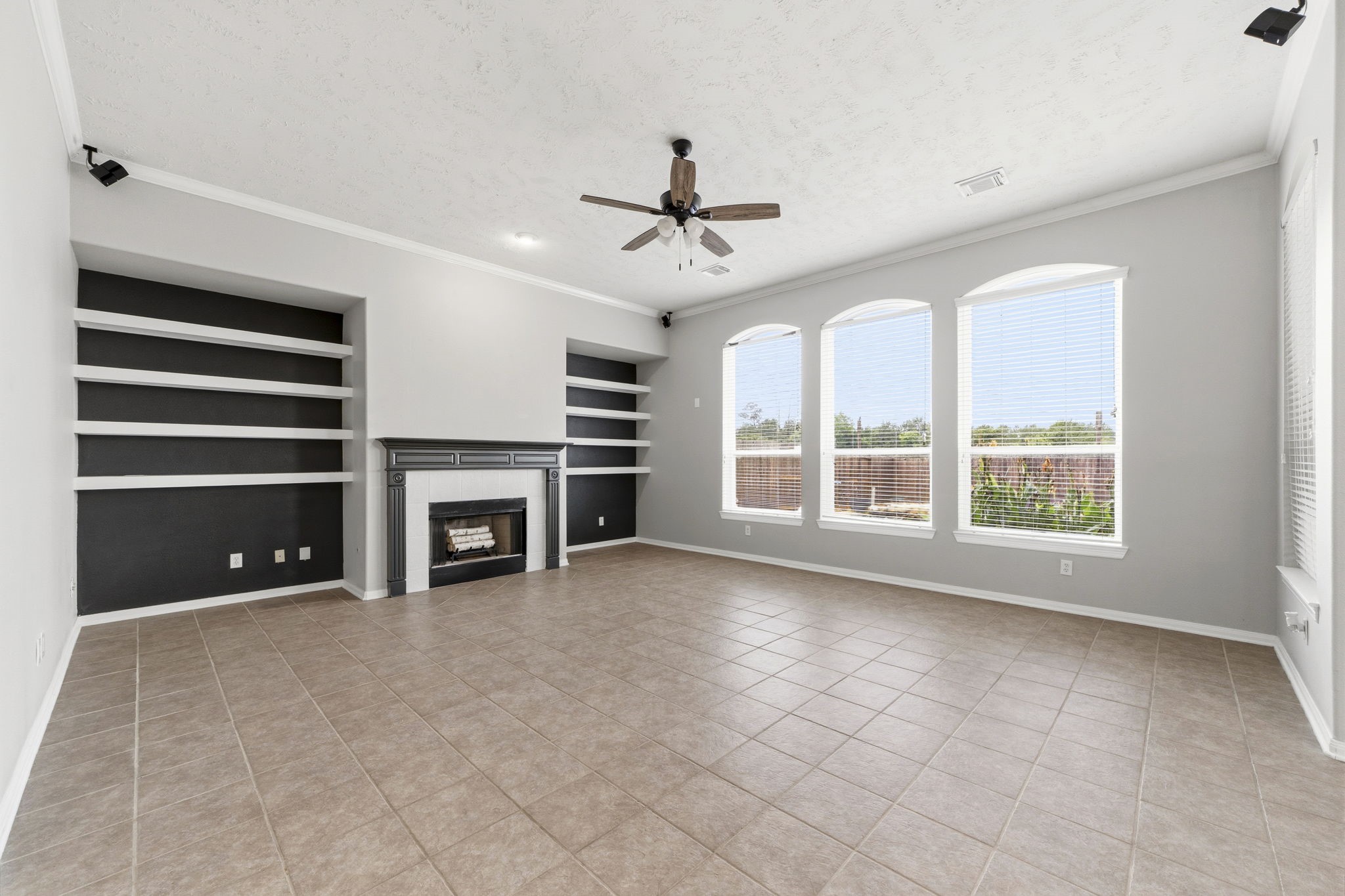 17207 Eagle Ledge Drive Property Photo 11