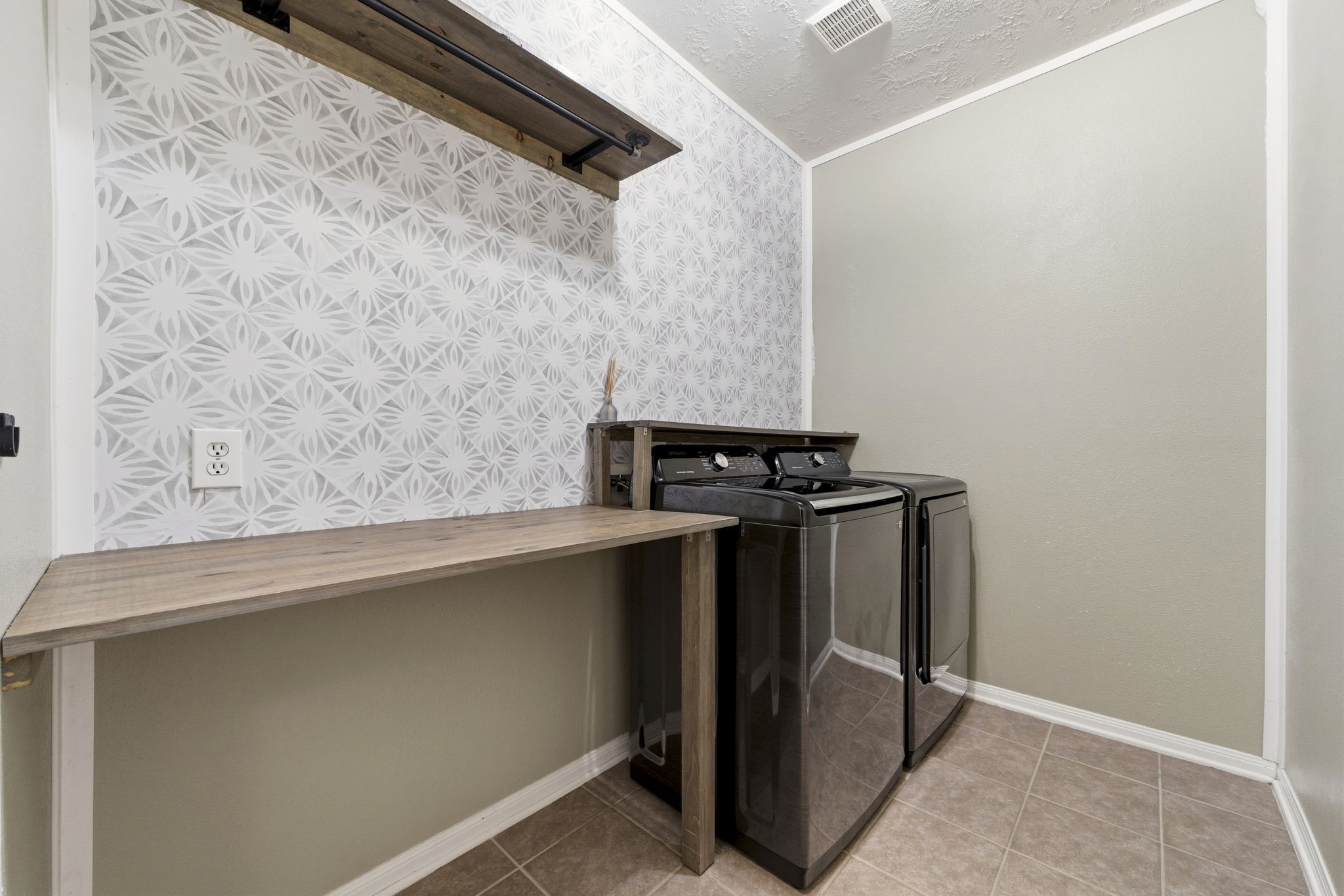 17207 Eagle Ledge Drive Property Photo 16