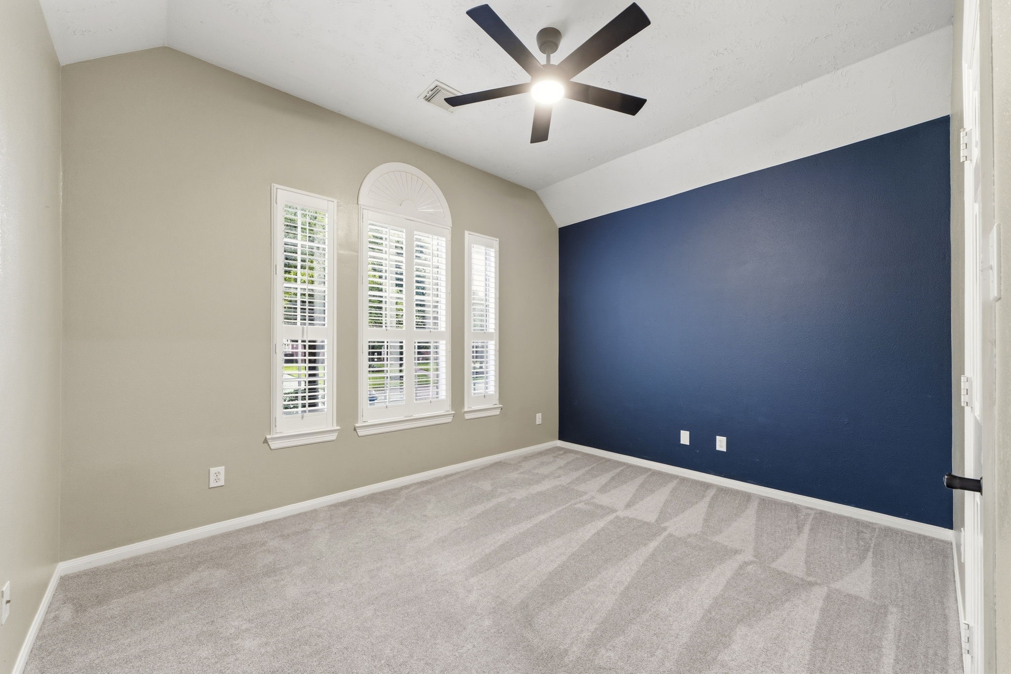 17207 Eagle Ledge Drive Property Photo 25