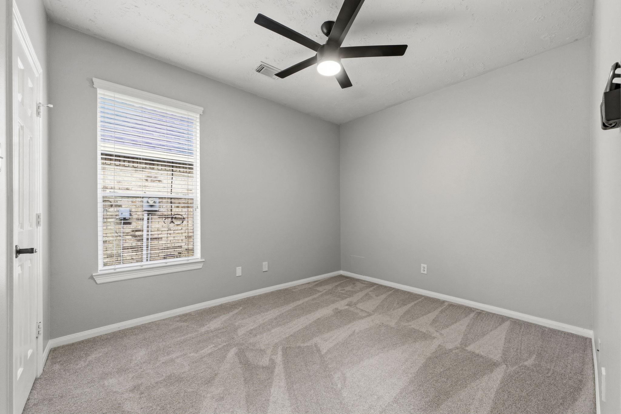 17207 Eagle Ledge Drive Property Photo 26
