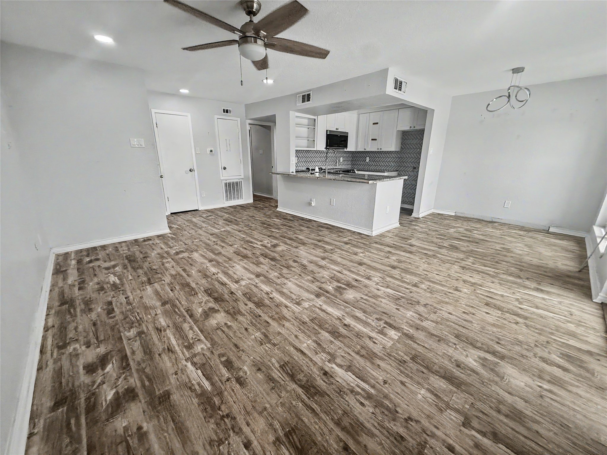 3220 69th Street B12 Property Photo 6
