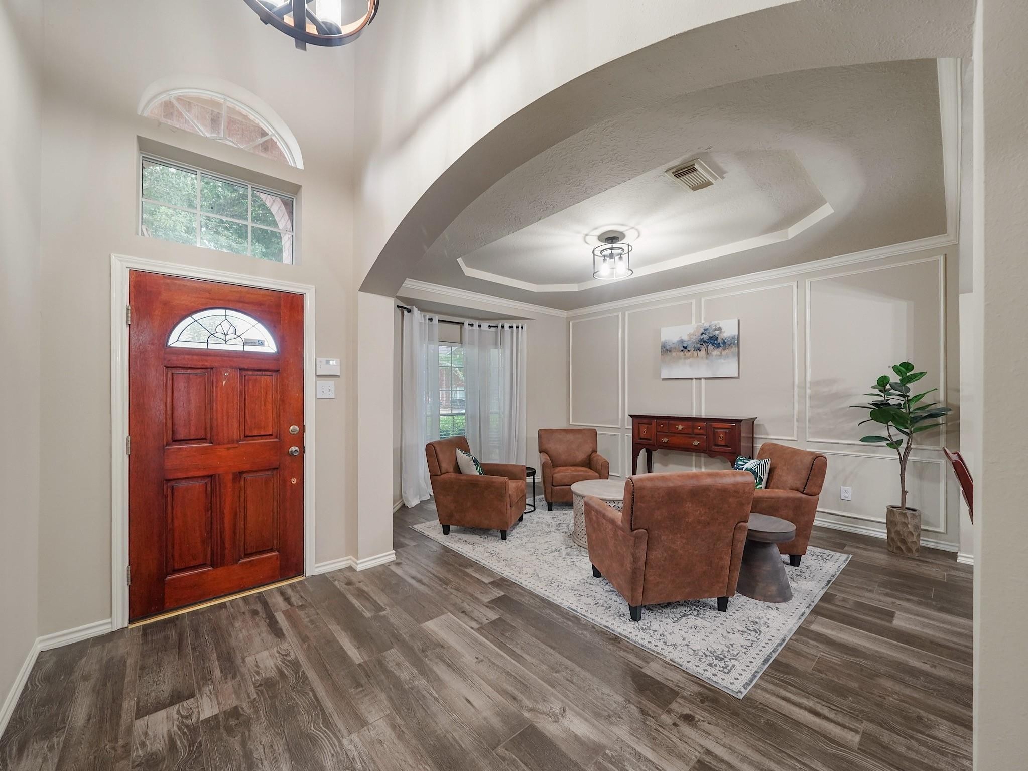 719 Rock Springs Drive Property Photo 3