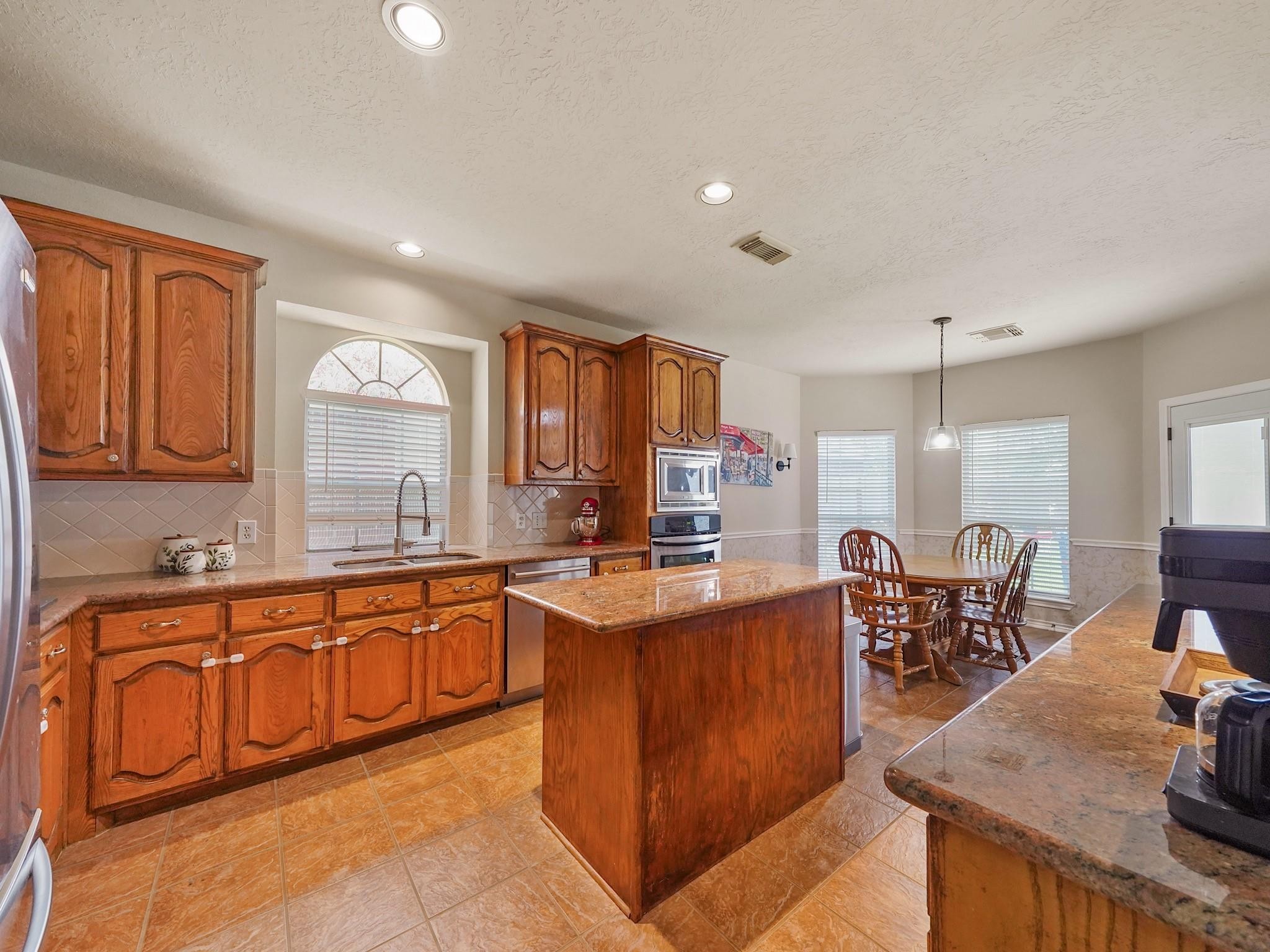 719 Rock Springs Drive Property Photo 7