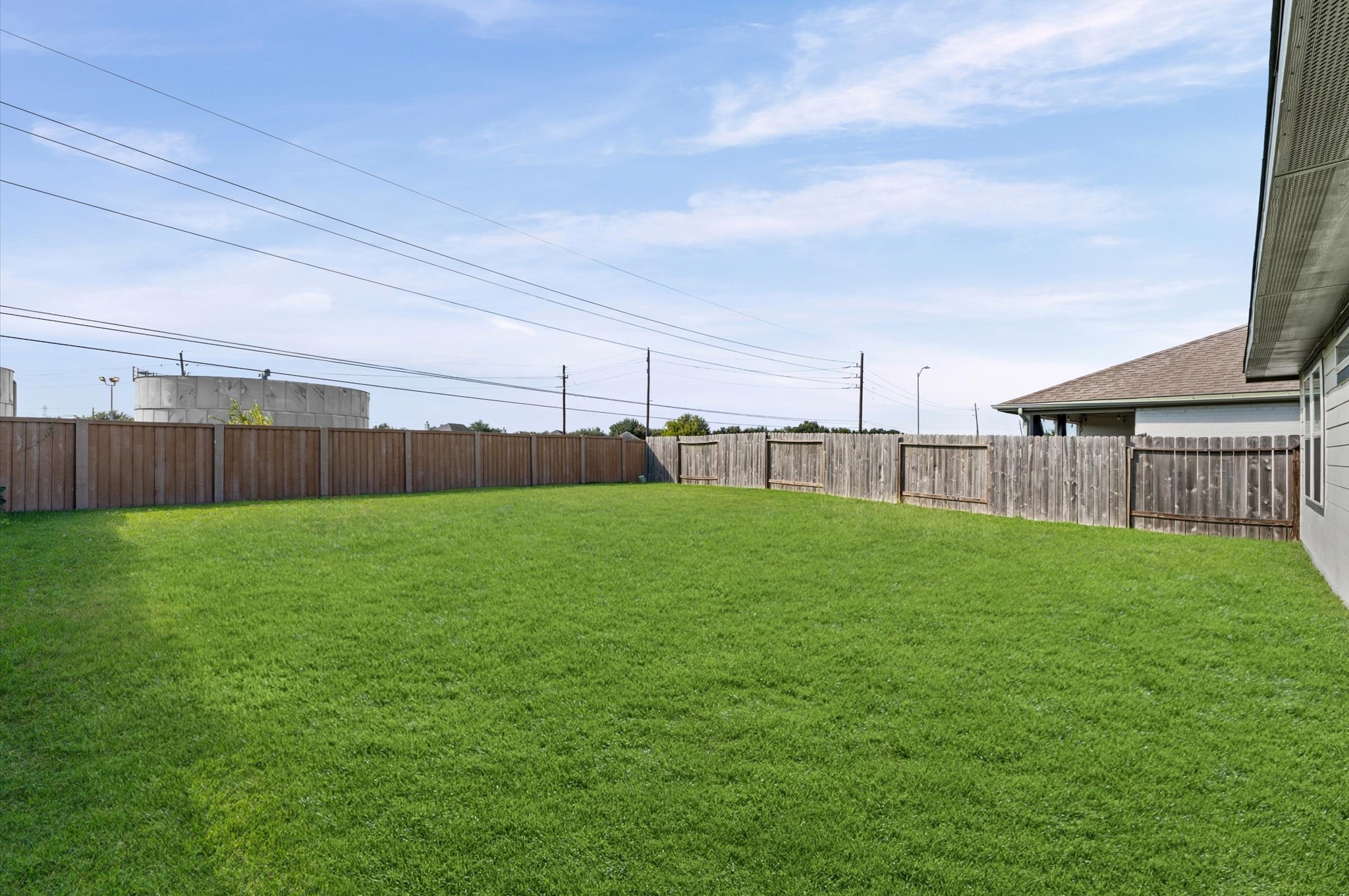7606 Rainham Valley Lane Property Photo 15