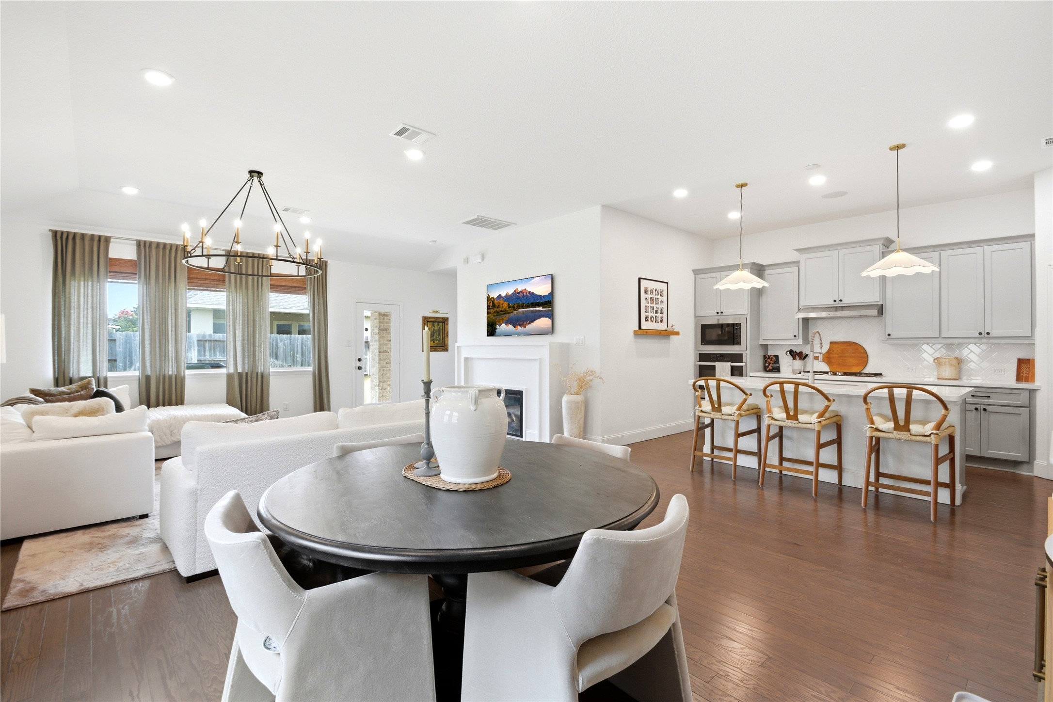 22104 Volante Drive Property Photo 4