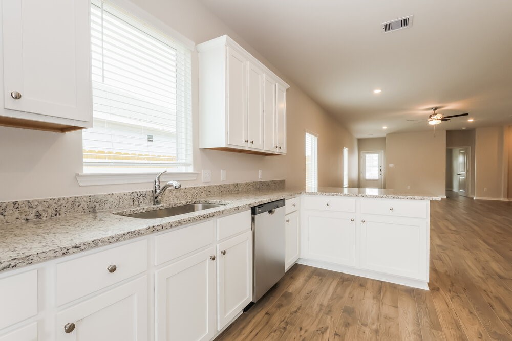 15667 Plum Brook Drive Property Photo 6