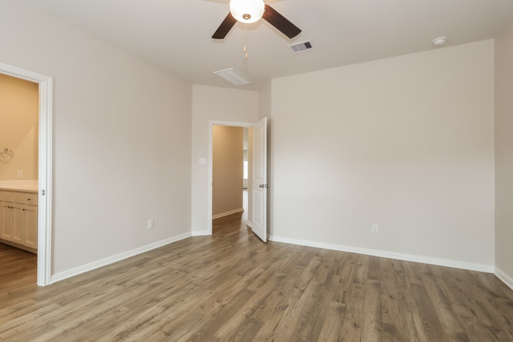 15667 Plum Brook Drive Property Photo 8