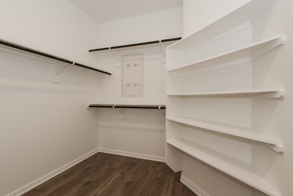 15667 Plum Brook Drive Property Photo 12