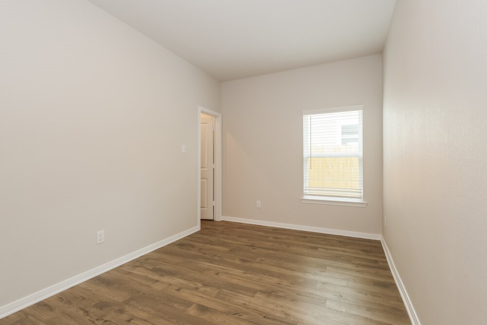 15667 Plum Brook Drive Property Photo 13