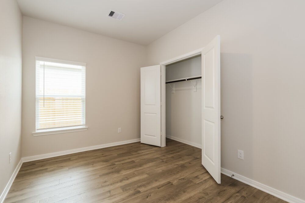 15667 Plum Brook Drive Property Photo 14
