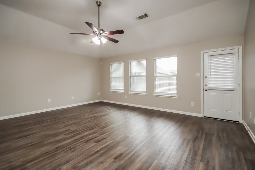 2439 Sandy Fields Lane Property Photo 6