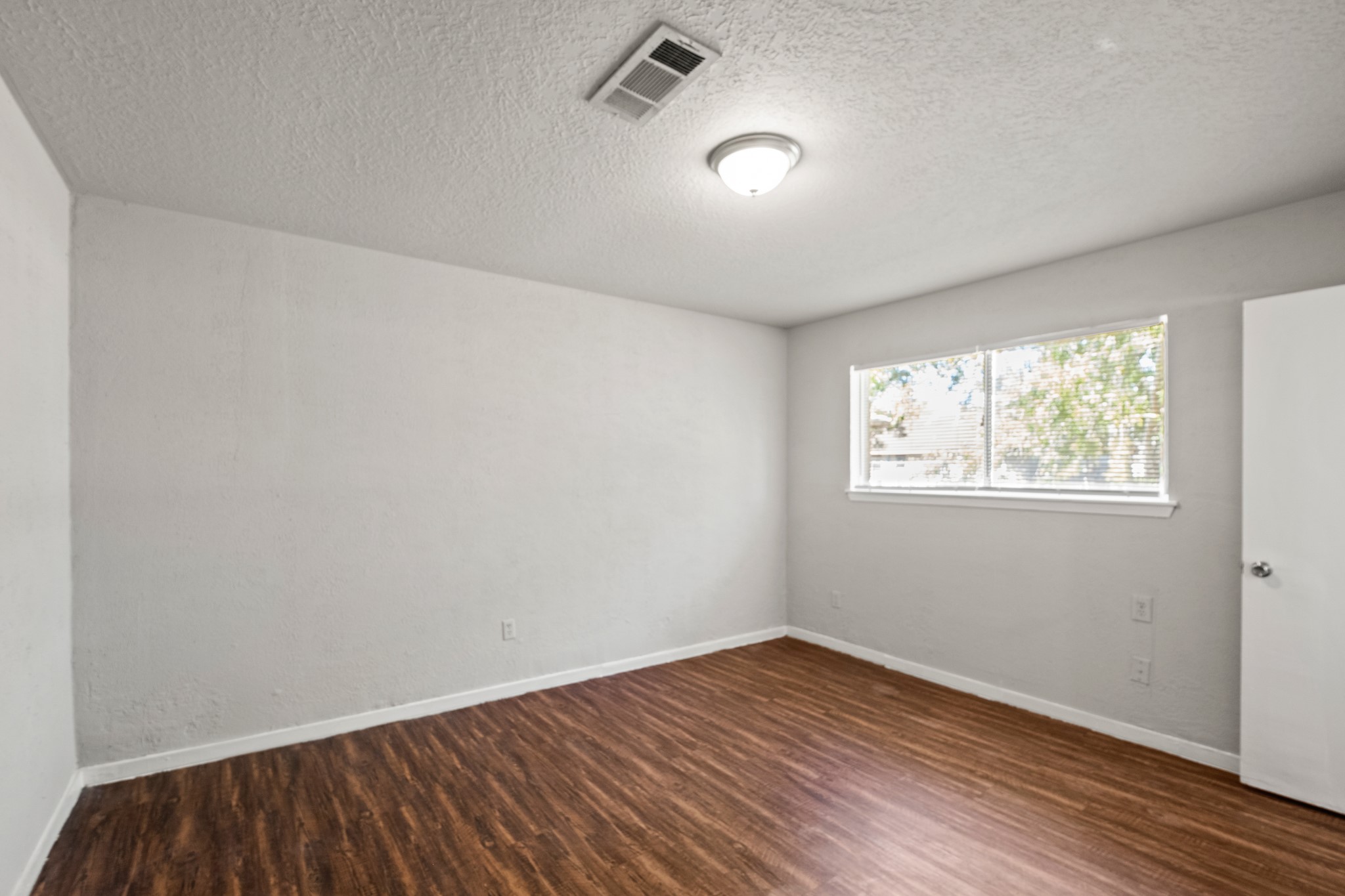 5023 Shorehaven Circle Property Photo 2