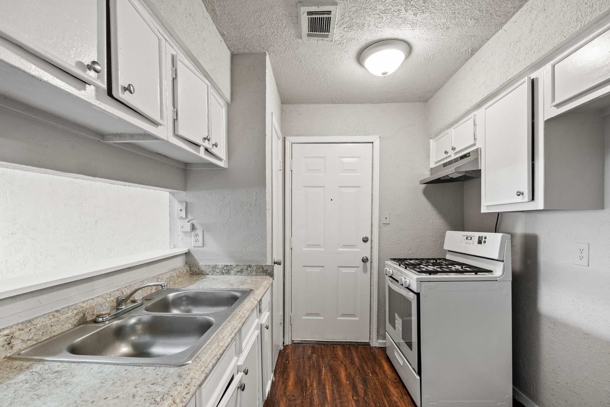 5023 Shorehaven Circle Property Photo 4