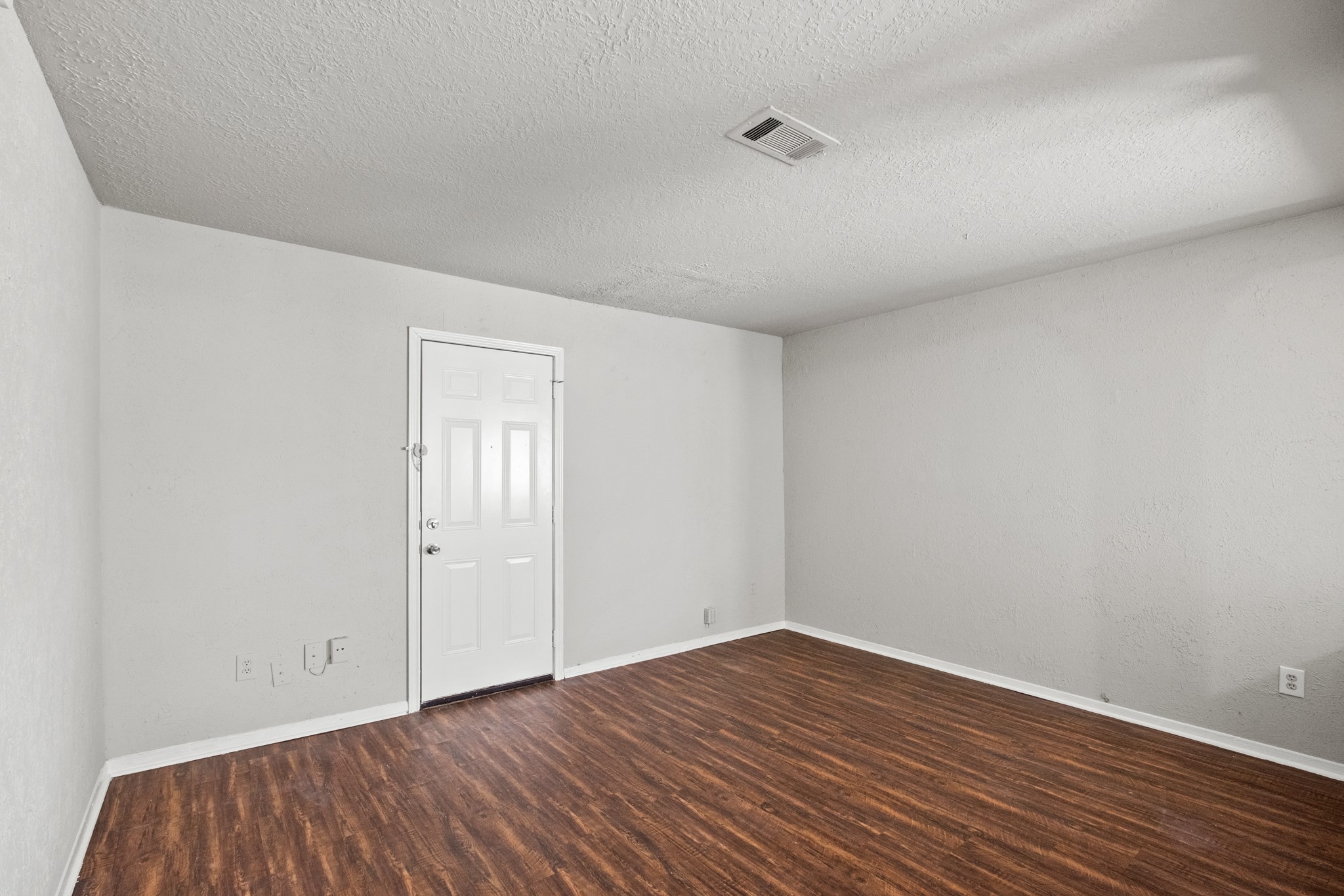 5023 Shorehaven Circle Property Photo 5