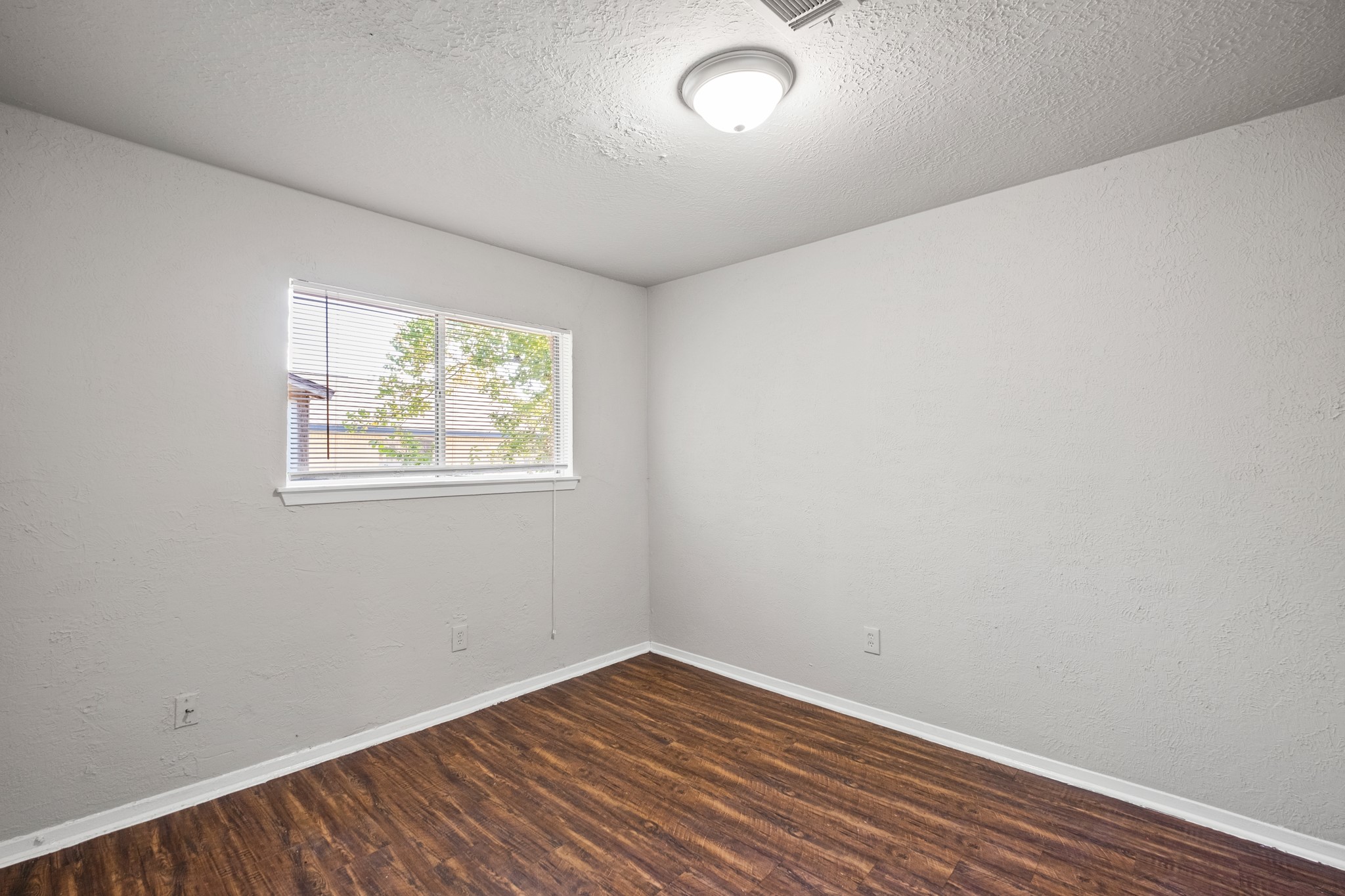 5023 Shorehaven Circle Property Photo 7