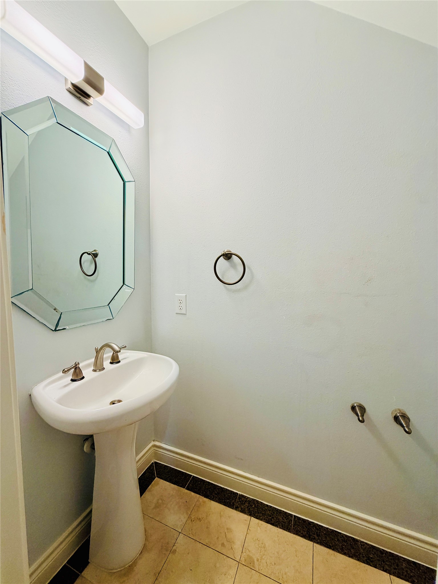3526 Cline Street Property Photo 10