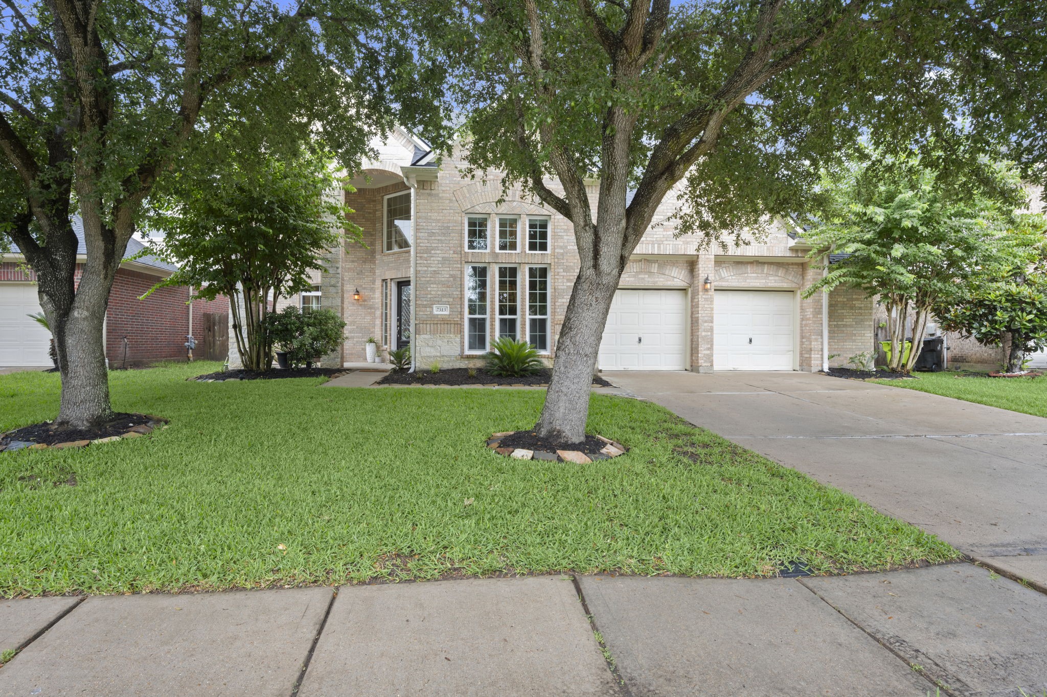 7515 Crescent Lake Court Property Photo 4