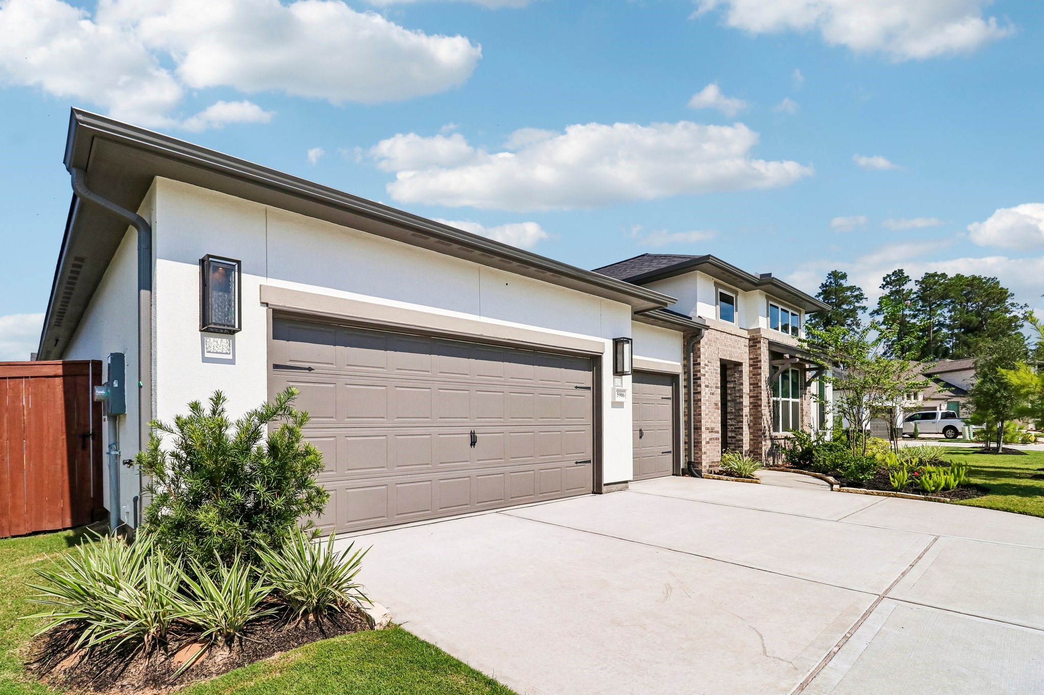 15906 Iris Meadow Drive Property Photo 2